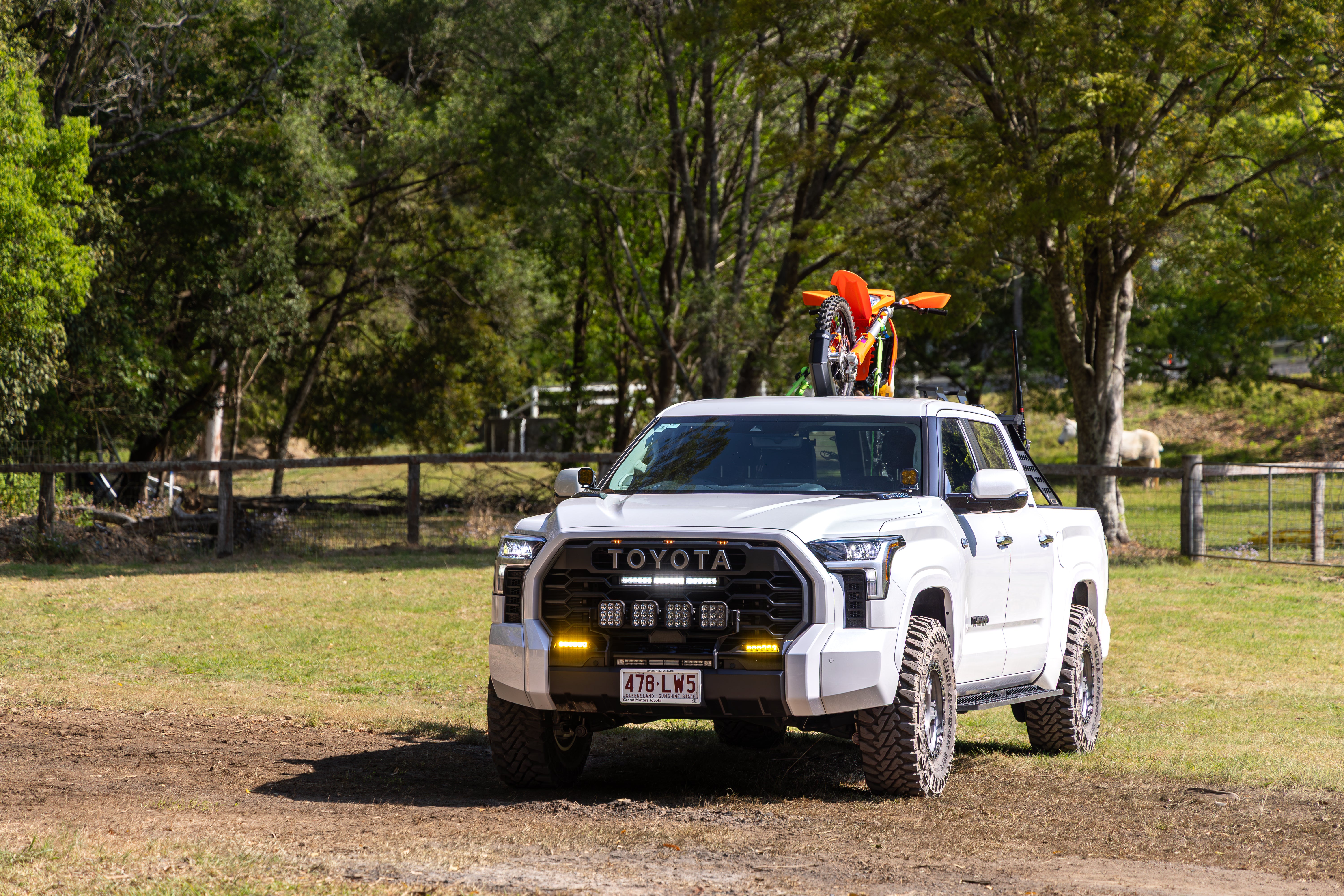 2024 Toyota Tundra Limited i-FORCE MAX 4x4 - Wind Chill Pearl