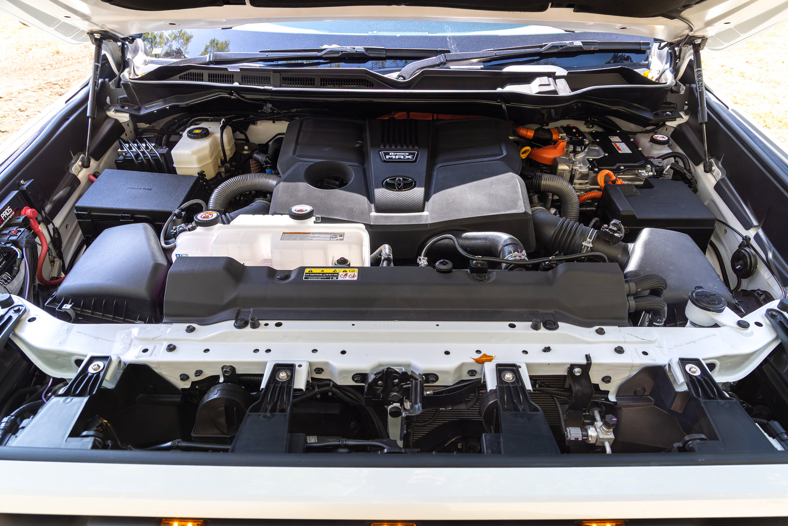 2024 Toyota Tundra Limited i-FORCE MAX 4x4 - Wind Chill Pearl