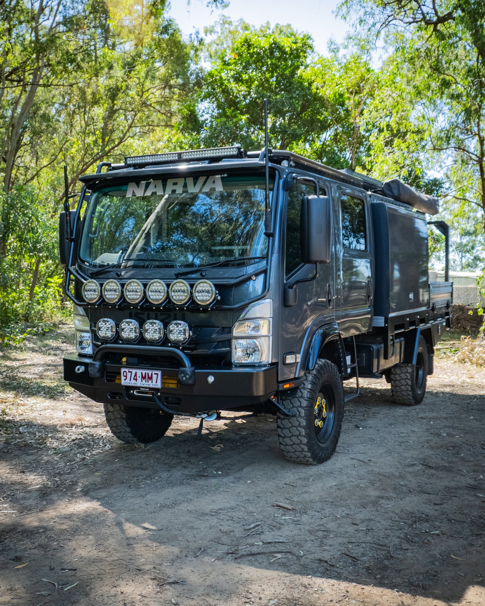 2022 Isuzu NPS 75/45-155 4x4 Crew Cab Tray Truck - Grey