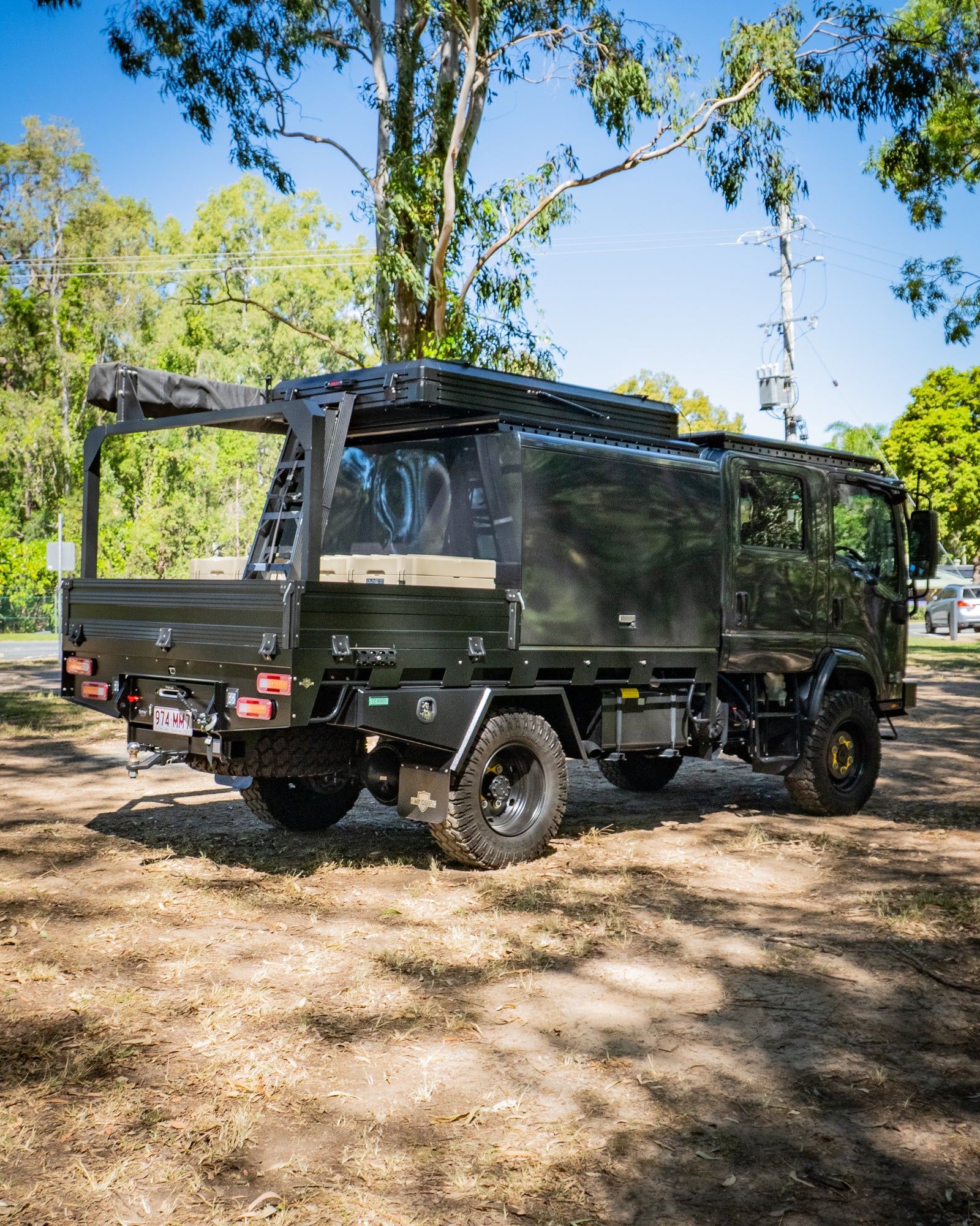 2022 Isuzu NPS 75/45-155 4x4 Crew Cab Tray Truck - Grey