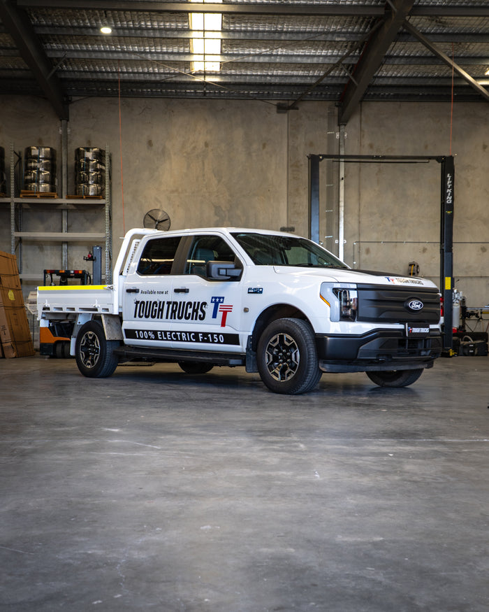 2024 FORD F-150 Lighting Pro - Oxford White