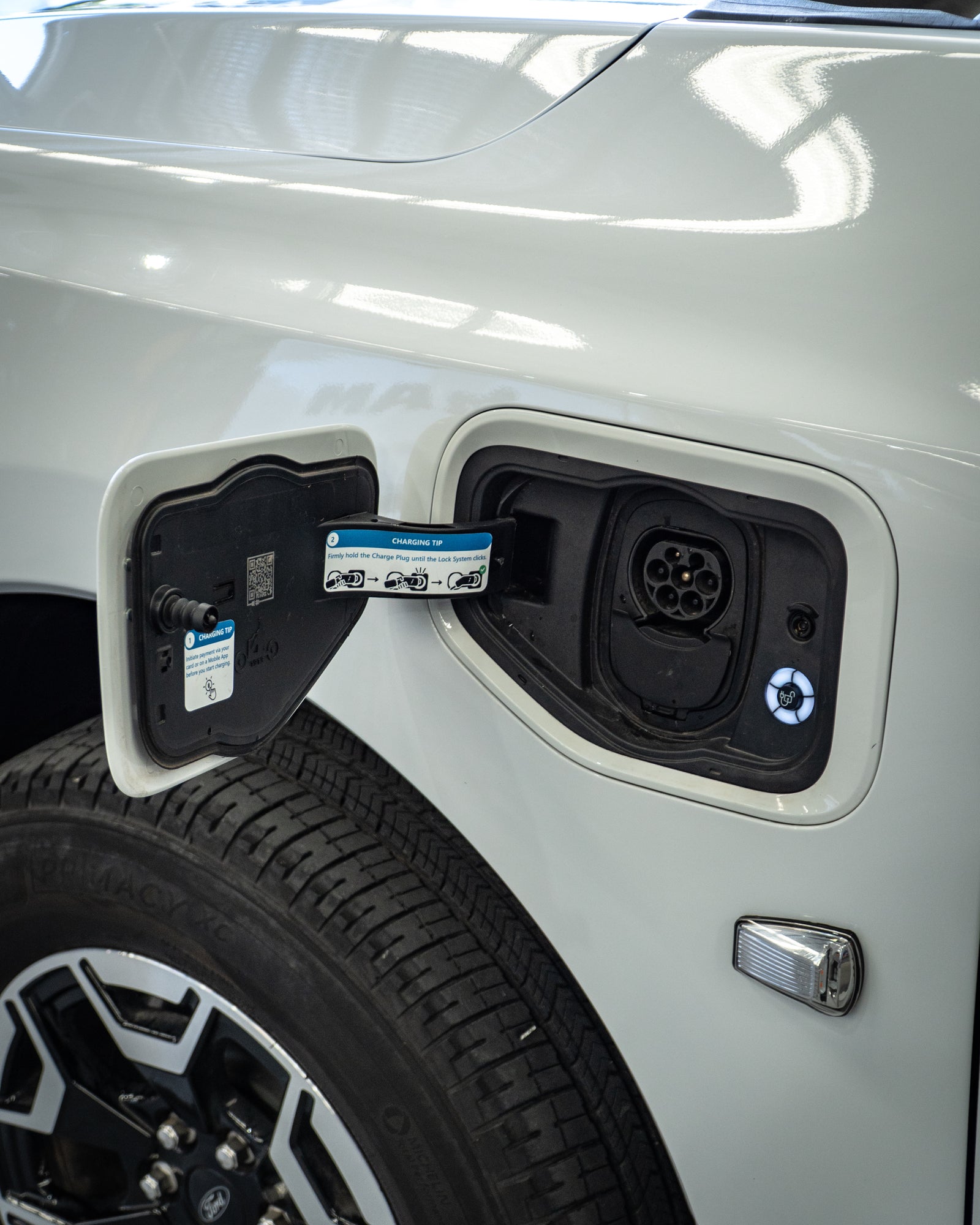2024 FORD F-150 Lighting Pro - Oxford White