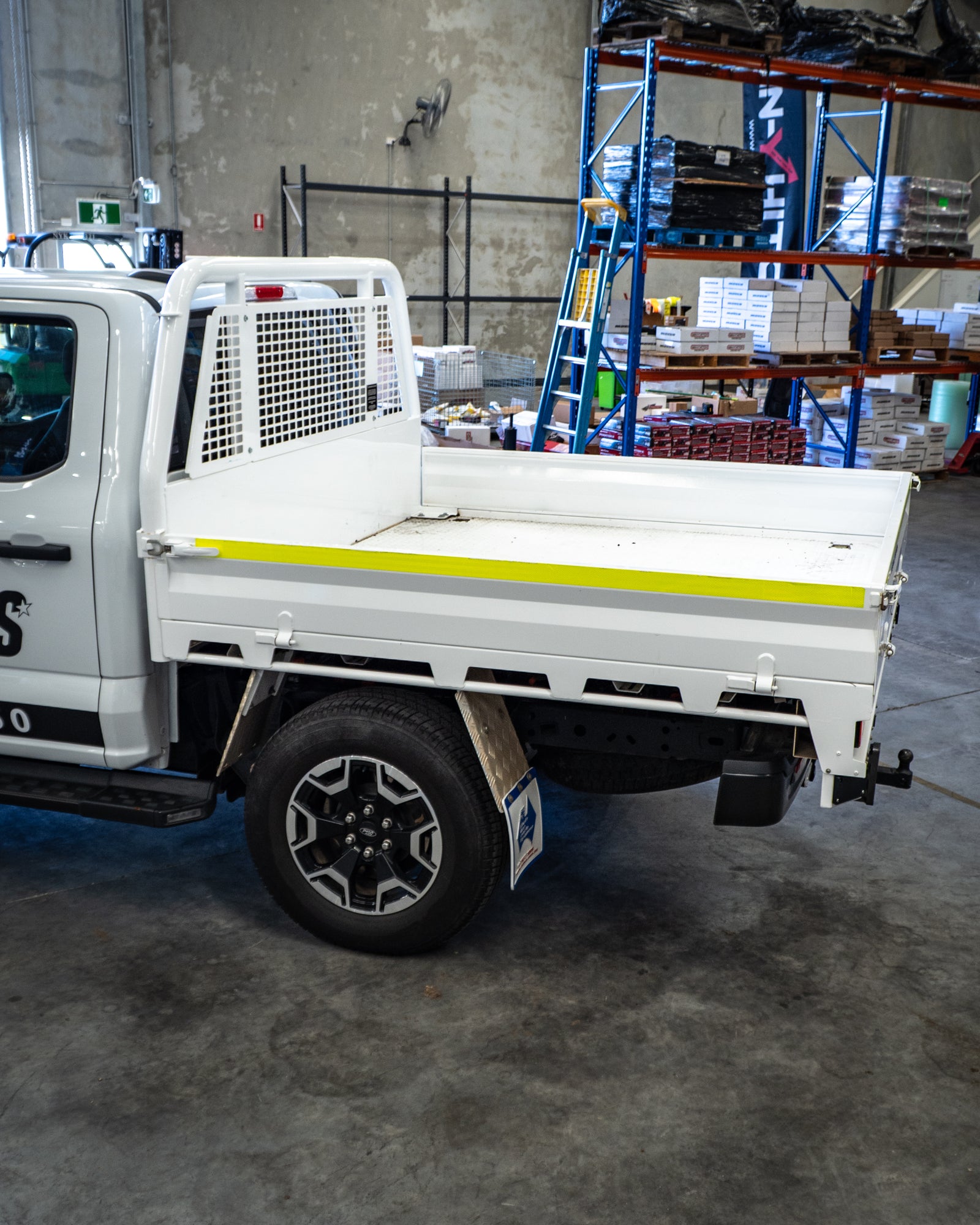 2024 FORD F-150 Lighting Pro - Oxford White