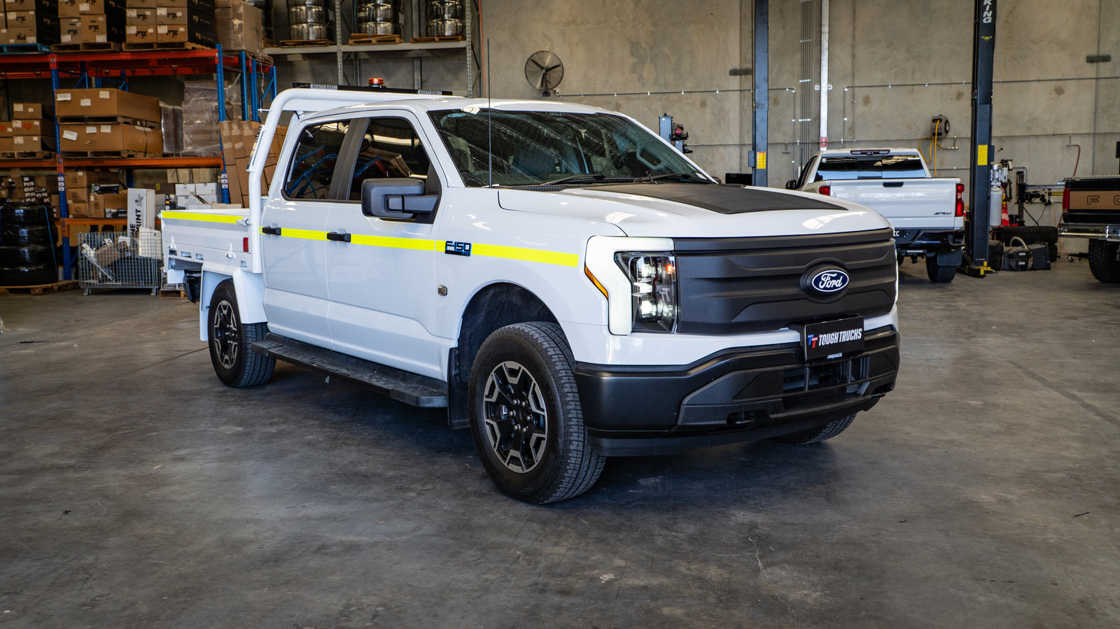 2025 FORD F-150 Lighting Pro - Oxford White