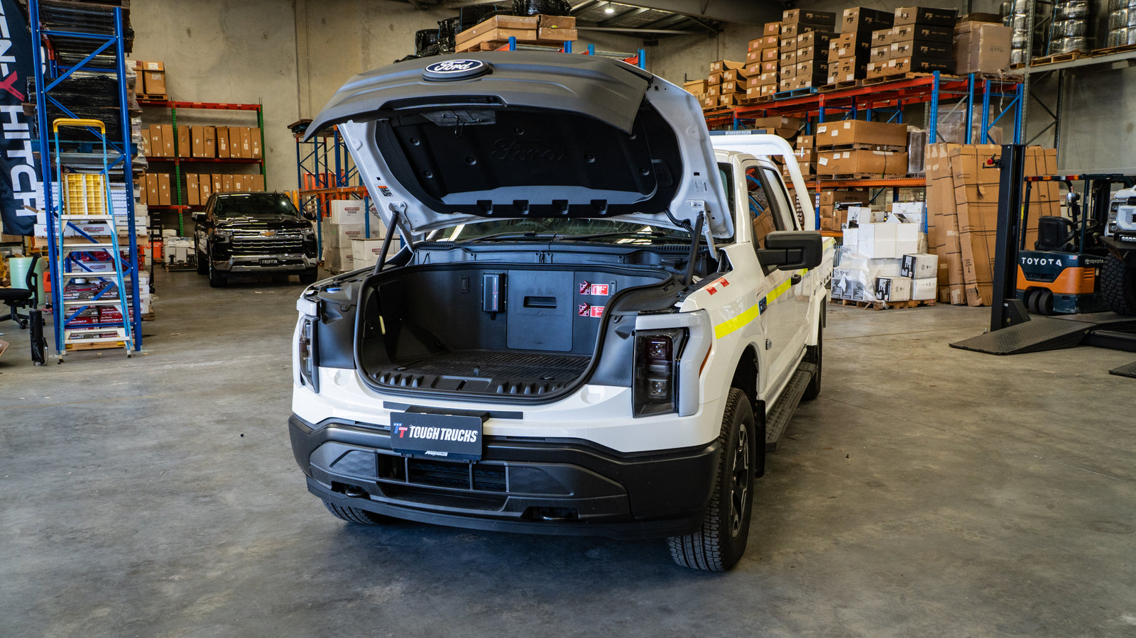 2025 FORD F-150 Lighting Pro - Oxford White