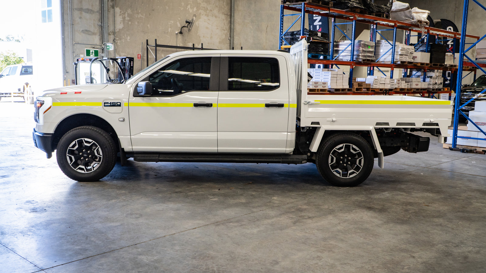 2025 FORD F-150 Lighting Pro - Oxford White