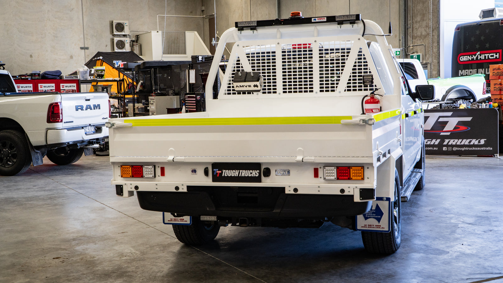 2025 FORD F-150 Lighting Pro - Oxford White