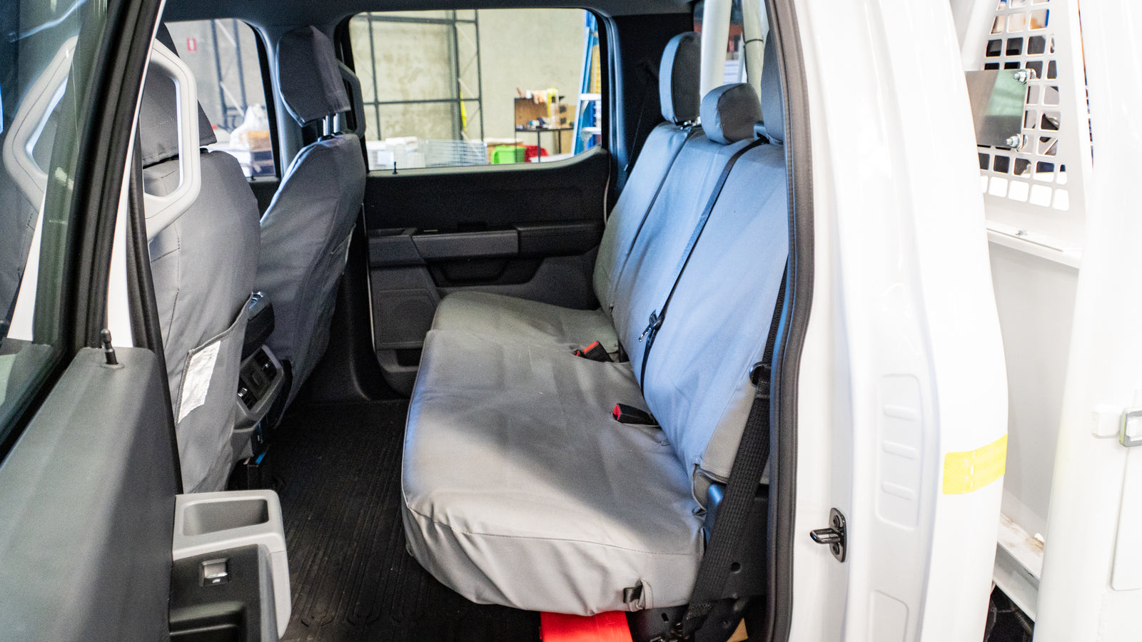 2025 FORD F-150 Lighting Pro - Oxford White