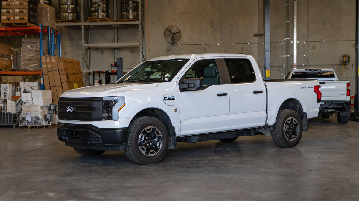 2024 FORD F-150 Lightning Pro - Oxford White