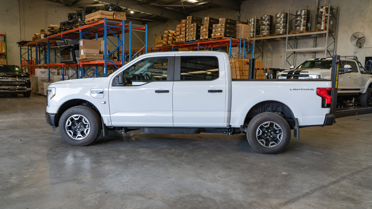 2024 FORD F-150 Lightning Pro - Oxford White