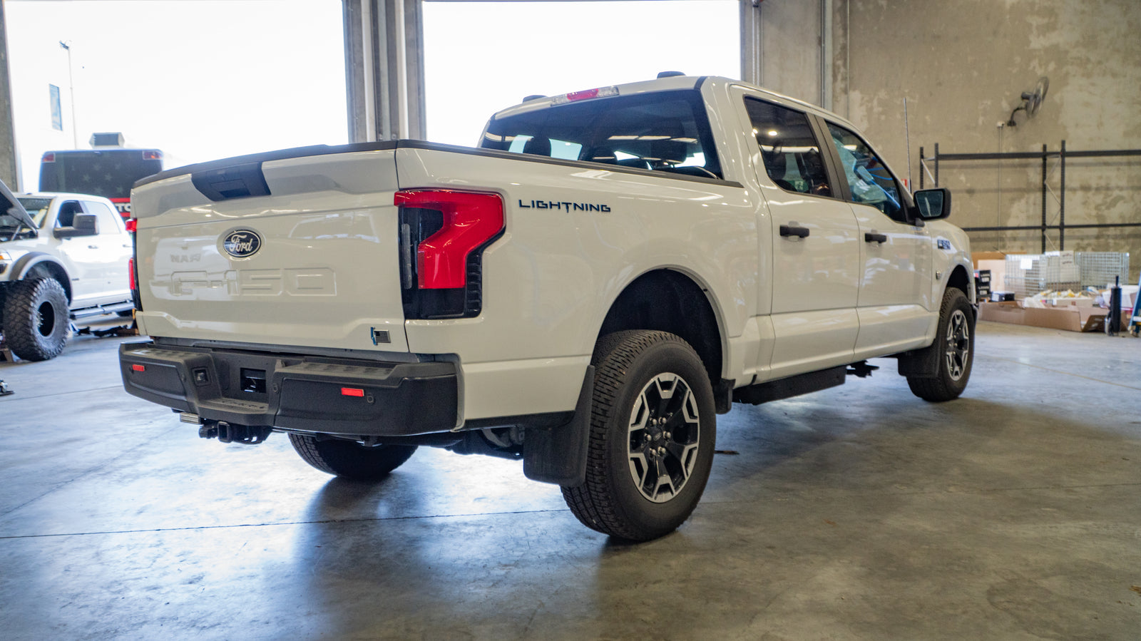 2024 FORD F-150 Lighting Pro - Oxford White