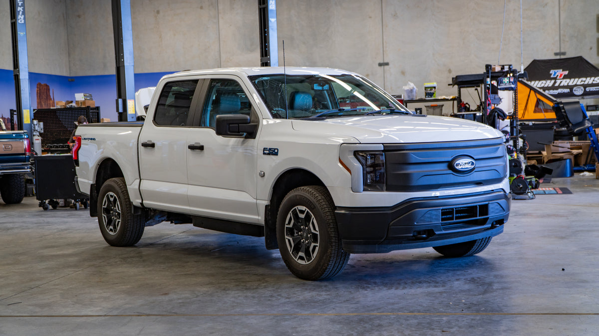 2024 FORD F-150 Lightning Pro - Oxford White