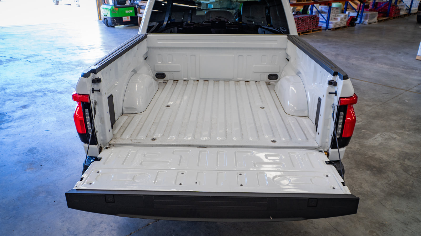 2024 FORD F-150 Lighting Pro - Oxford White