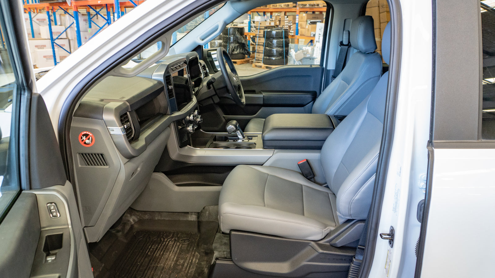 2024 FORD F-150 Lighting Pro - Oxford White