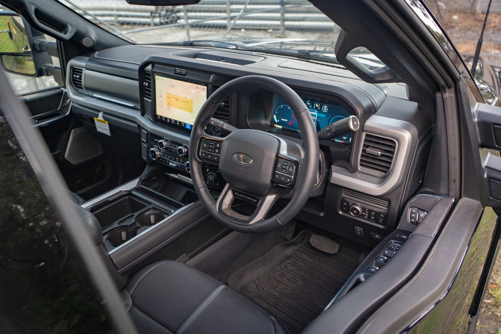 2025 FORD F350 Platinum - TREMOR Pack Antimatter Blue