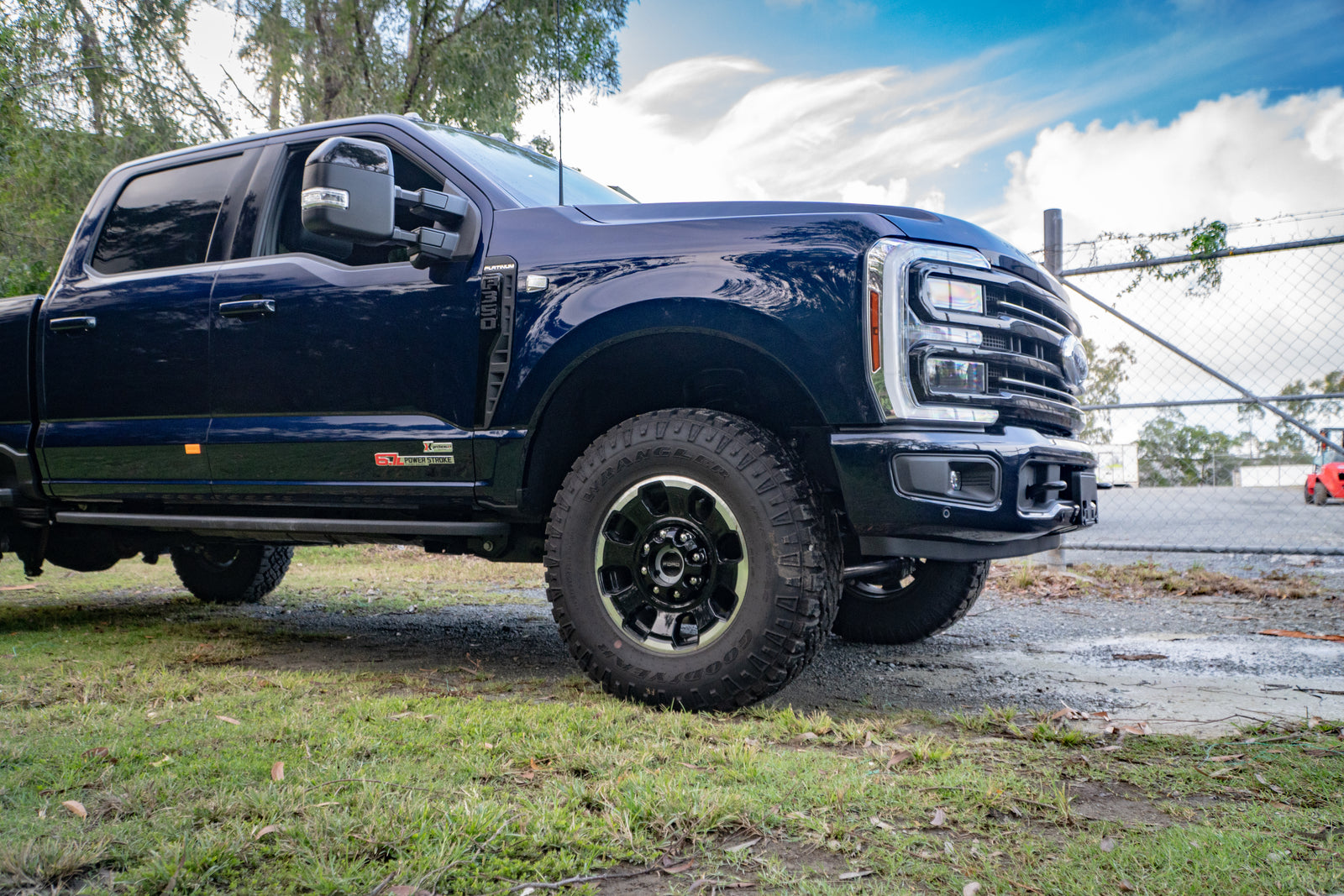 2025 FORD F350 Platinum - TREMOR Pack Antimatter Blue
