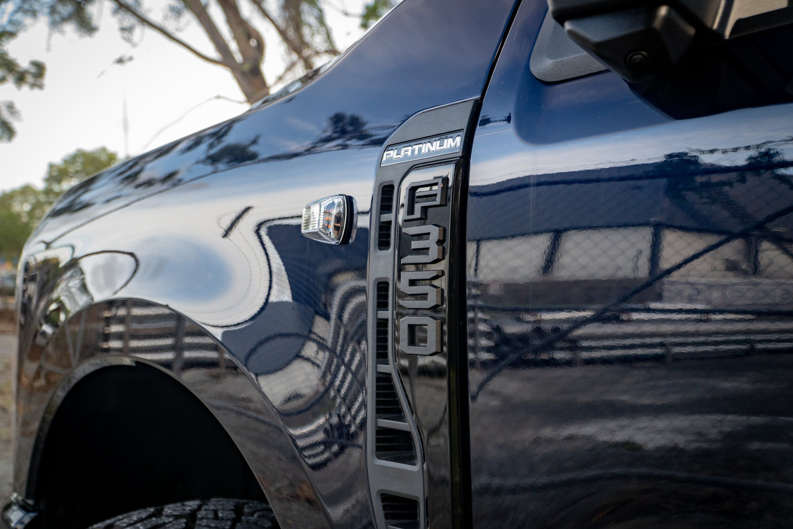 2025 FORD F350 Platinum - TREMOR Pack Antimatter Blue