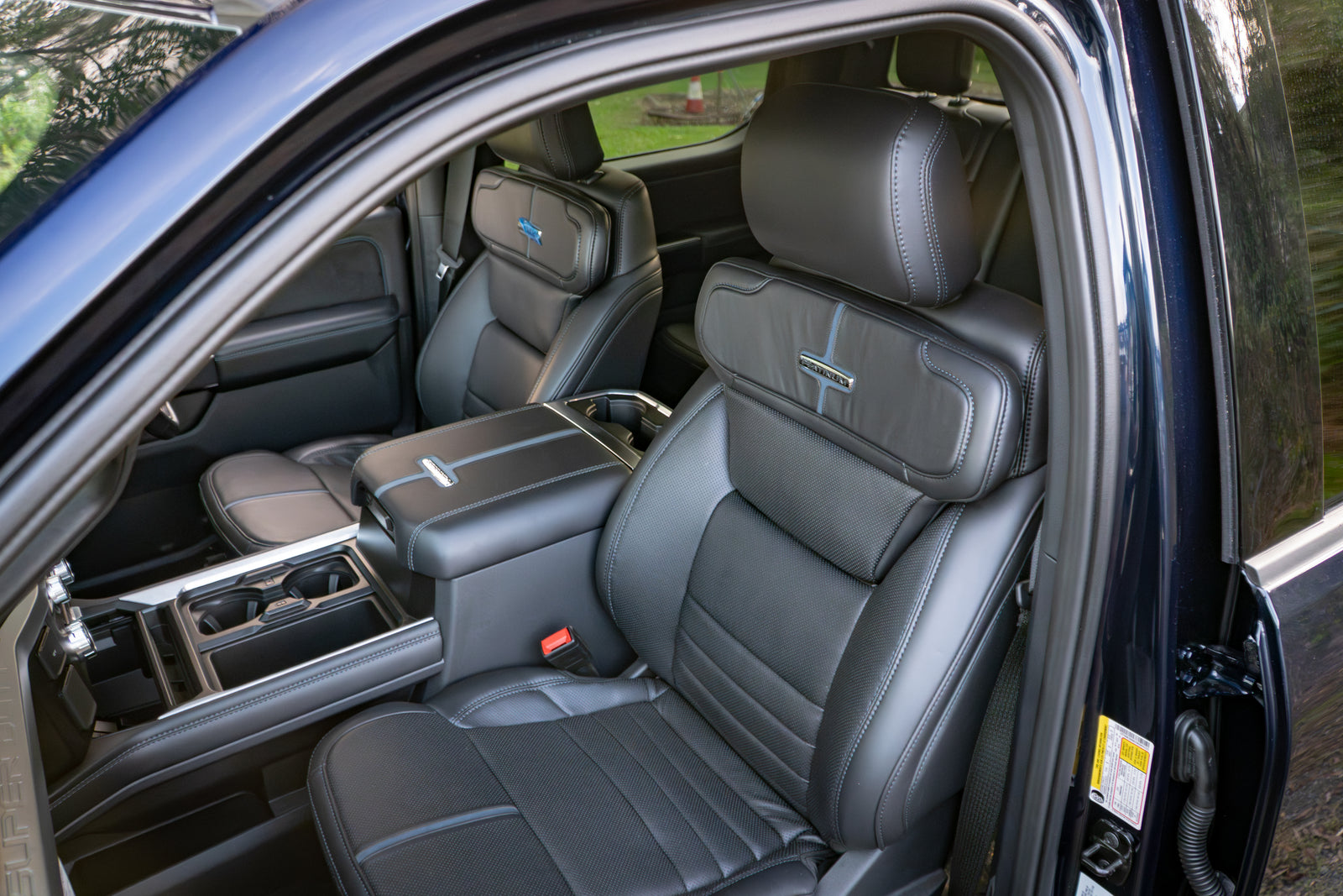 2025 FORD F350 Platinum - TREMOR Pack Antimatter Blue