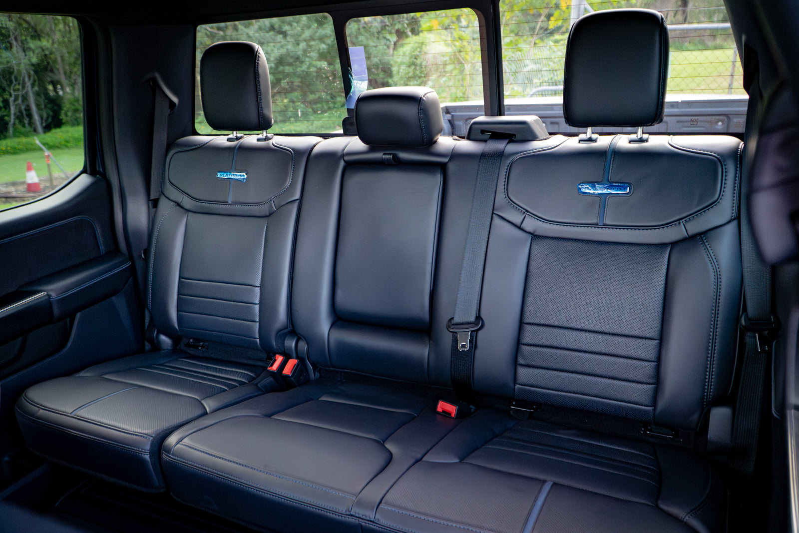 2025 FORD F350 Platinum - TREMOR Pack Antimatter Blue