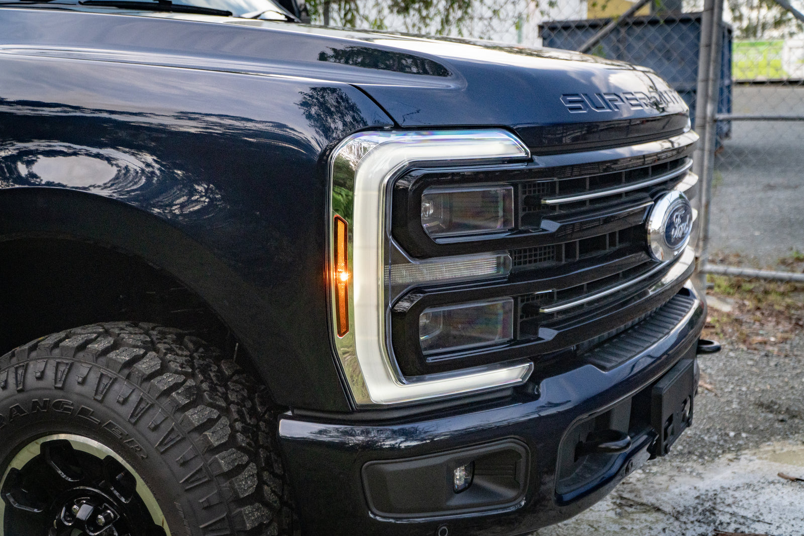 2025 FORD F350 Platinum - TREMOR Pack Antimatter Blue