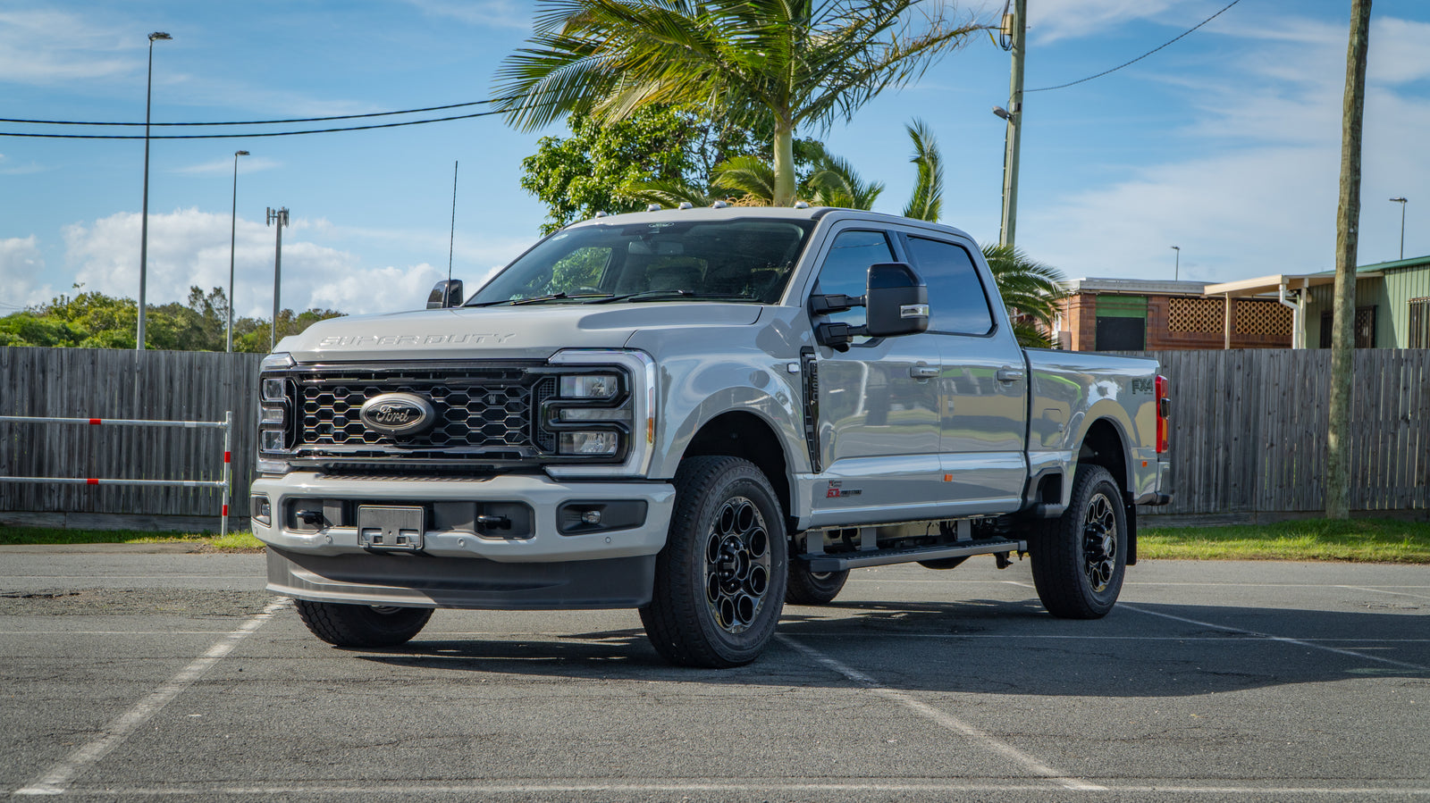 2026 FORD F350 Lariat - Ultimate Pack FX4 Avalanche