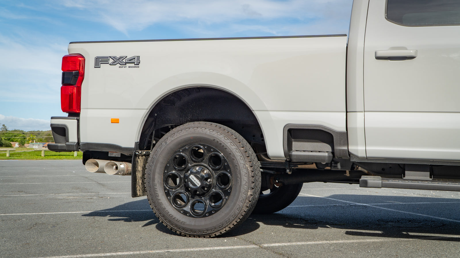 2026 FORD F350 Lariat - Ultimate Pack FX4 Avalanche