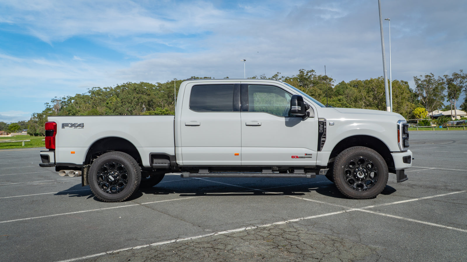 2026 FORD F350 Lariat - Ultimate Pack FX4 Avalanche