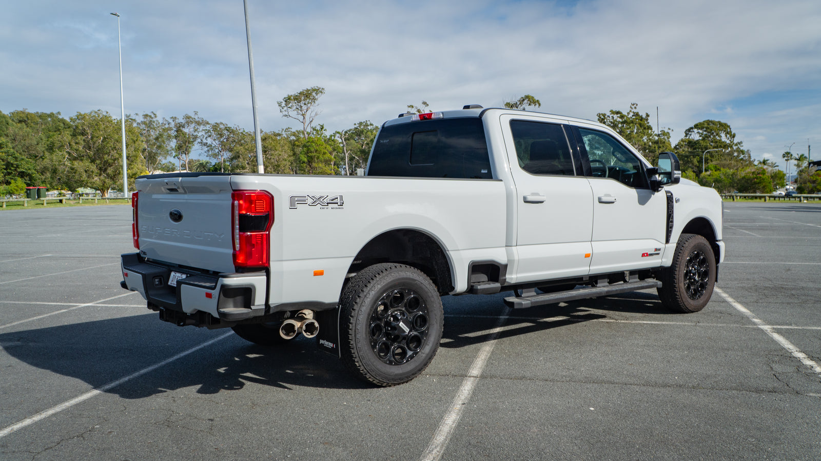 2026 FORD F350 Lariat - Ultimate Pack FX4 Avalanche
