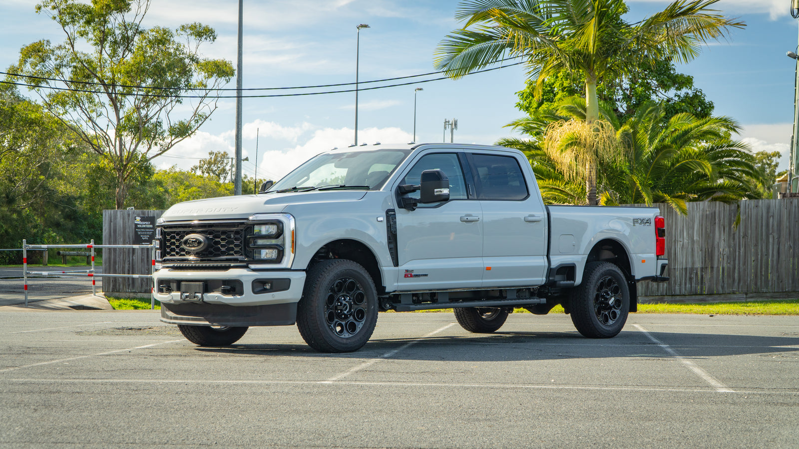 2026 FORD F350 Lariat - Ultimate Pack FX4 Avalanche
