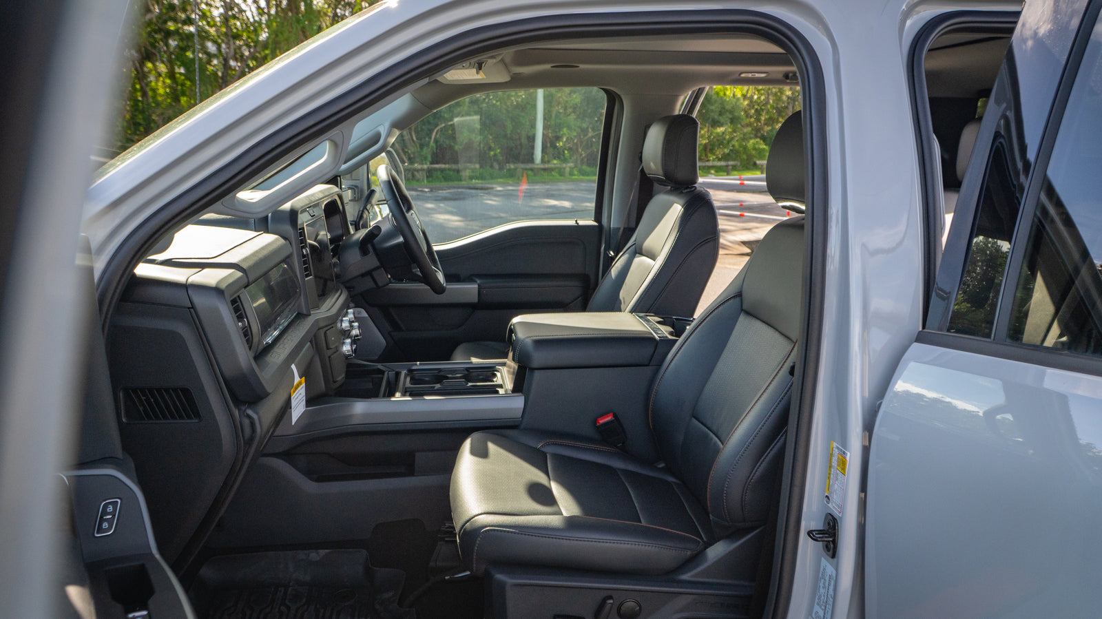 2026 FORD F350 Lariat - Ultimate Pack FX4 Avalanche
