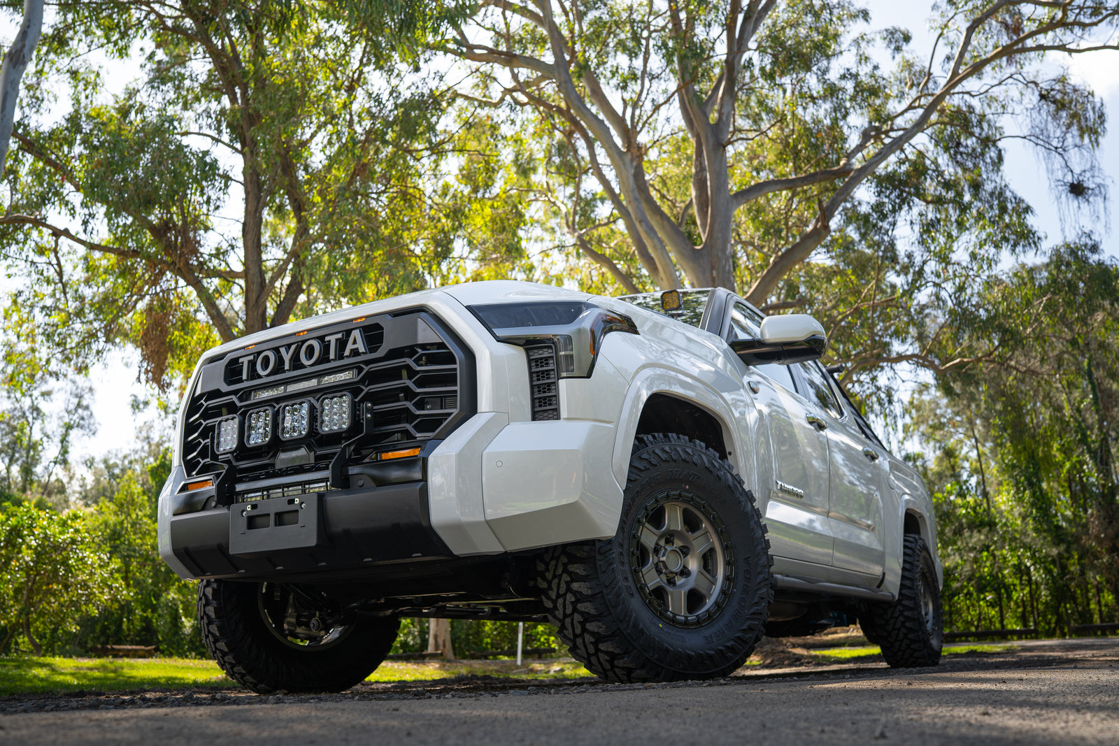 2024 Toyota Tundra Limited i-FORCE MAX 4x4 - Wind Chill Pearl