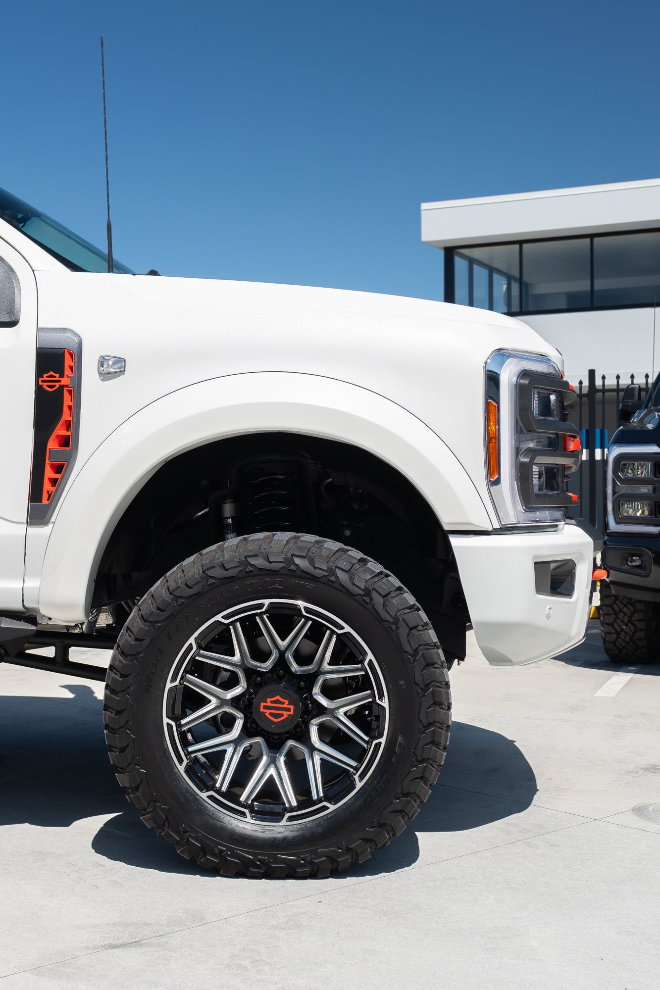 2023 F350 LARIAT 'HARLEY-DAVIDSON' - STAR WHITE (STOCK #5064)