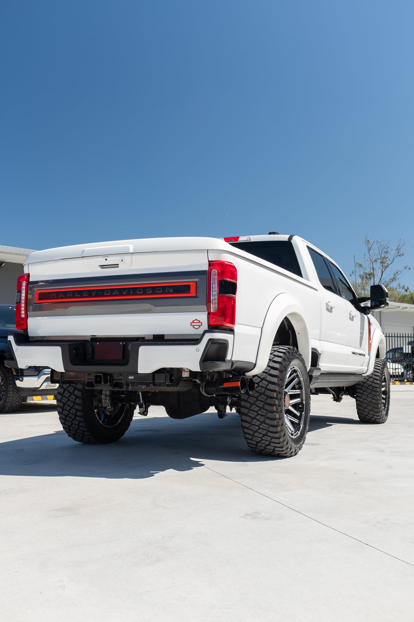 2023 F350 LARIAT 'HARLEY-DAVIDSON' - STAR WHITE (STOCK #5064)