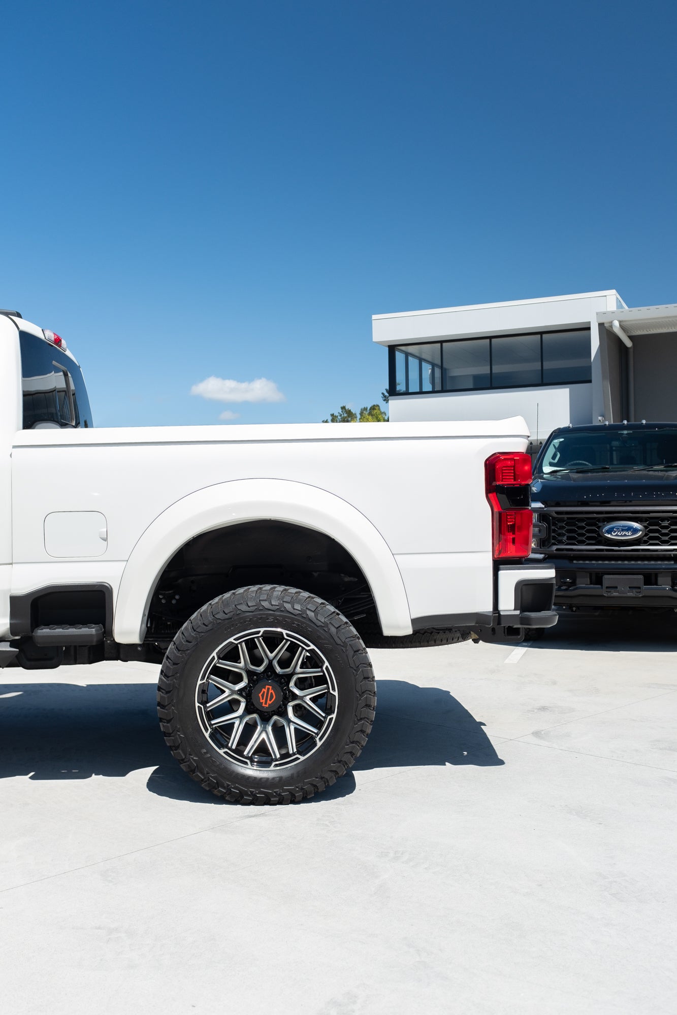 2023 F350 LARIAT 'HARLEY-DAVIDSON' - STAR WHITE (STOCK #5064)