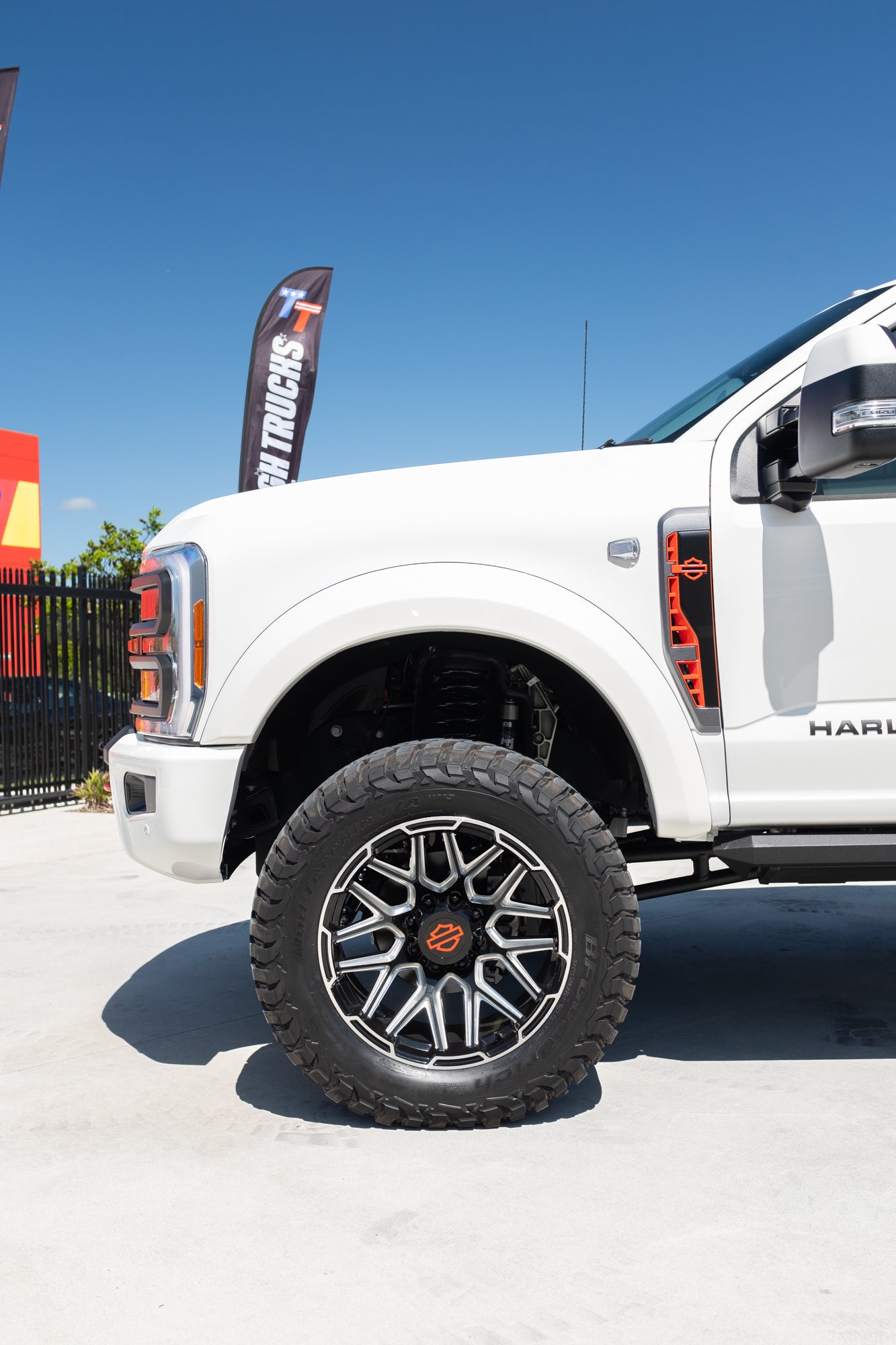 2023 F350 LARIAT 'HARLEY-DAVIDSON' - STAR WHITE (STOCK #5064)