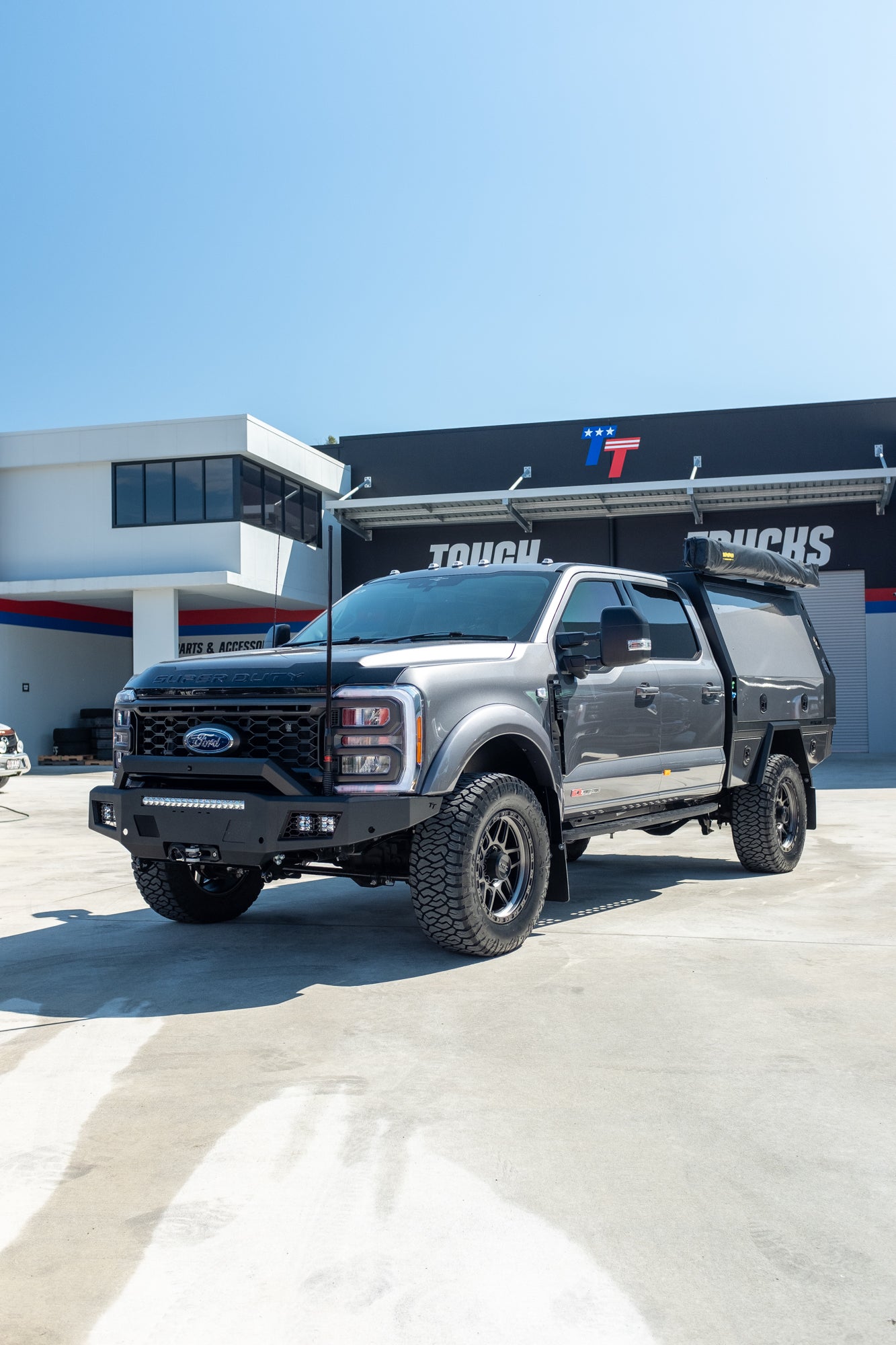 NEW 2023 F350 XLT TREMOR "OVERLAND PACKAGE" FACTORY 6-SEATER, CARBONIZED GREY (STOCK #TT0093).