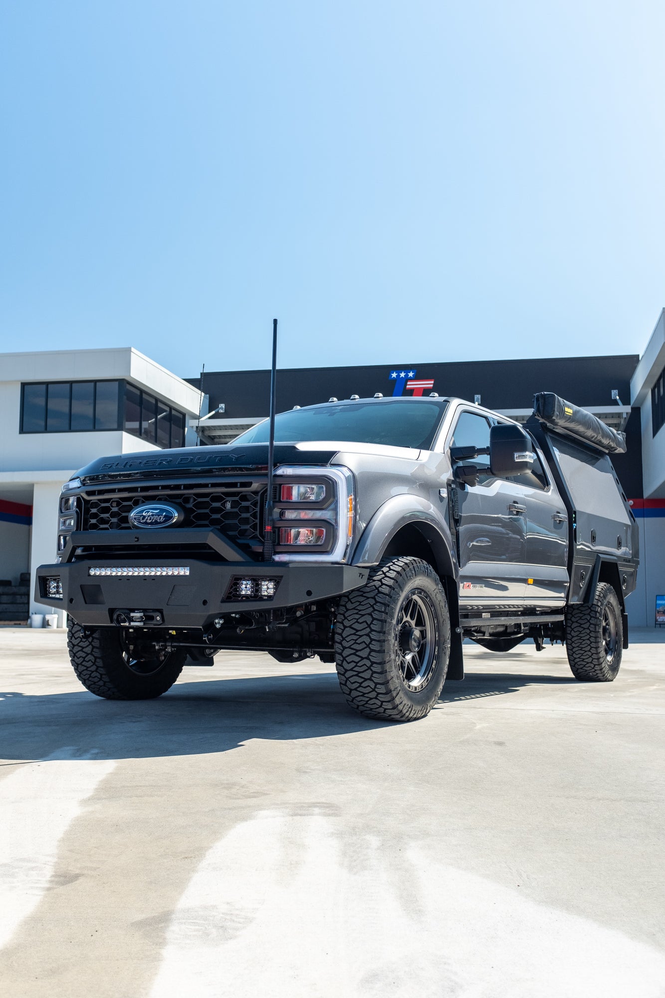 NEW 2023 F350 XLT TREMOR "OVERLAND PACKAGE" FACTORY 6-SEATER, CARBONIZED GREY (STOCK #TT0093).