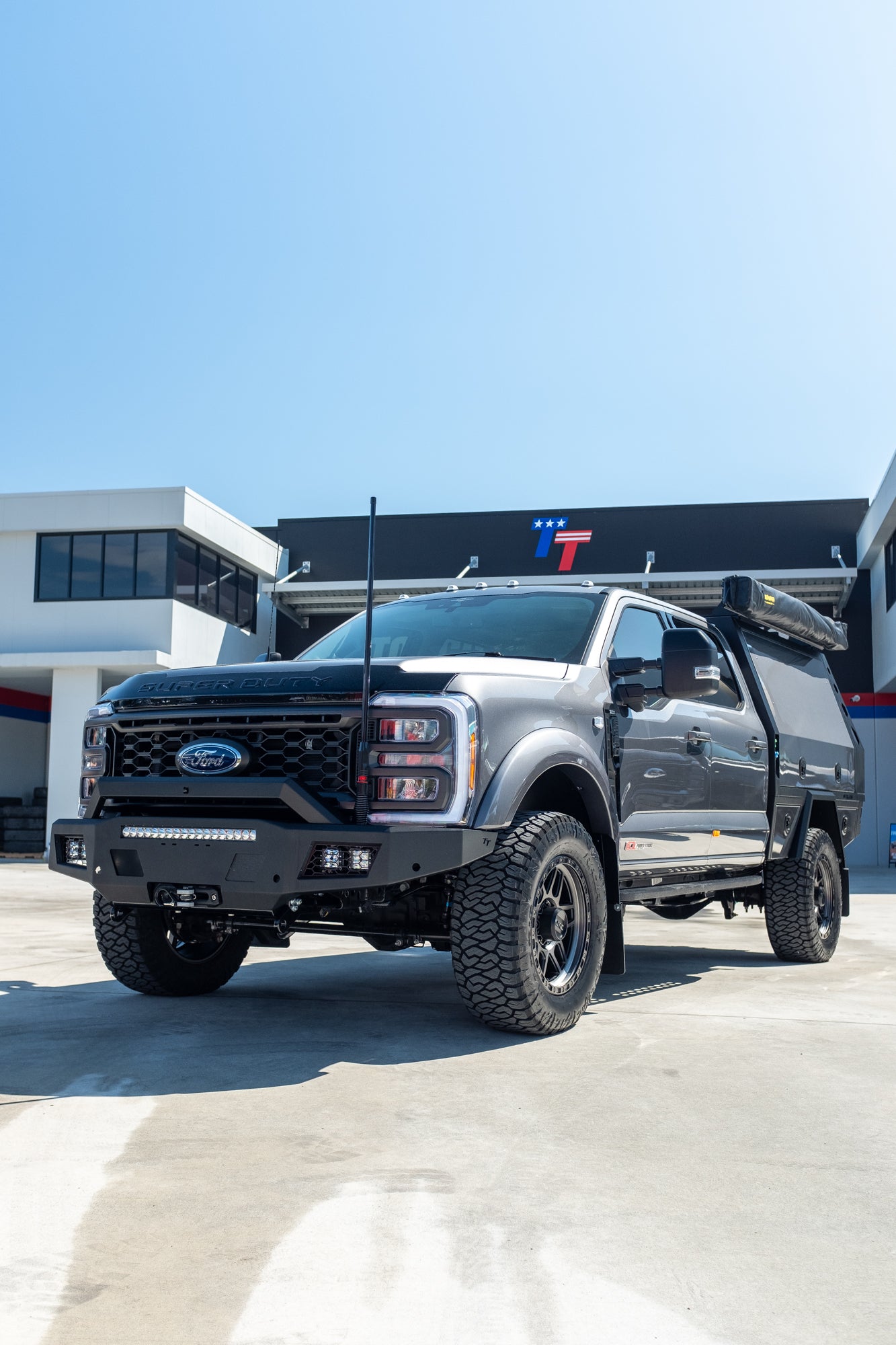 NEW 2023 F350 XLT TREMOR "OVERLAND PACKAGE" FACTORY 6-SEATER, CARBONIZED GREY (STOCK #TT0093).