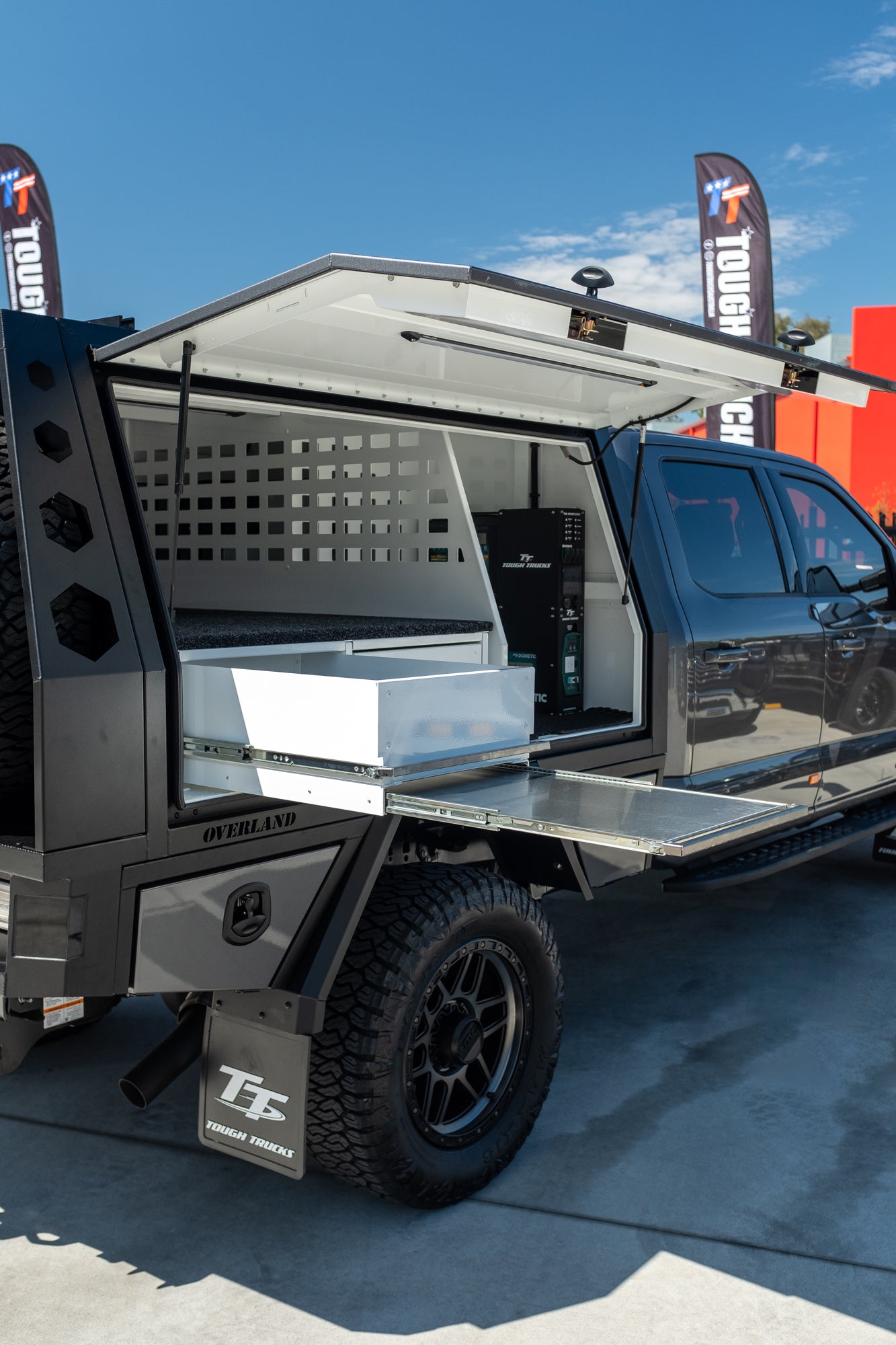 NEW 2023 F350 XLT TREMOR "OVERLAND PACKAGE" FACTORY 6-SEATER, CARBONIZED GREY (STOCK #TT0093).