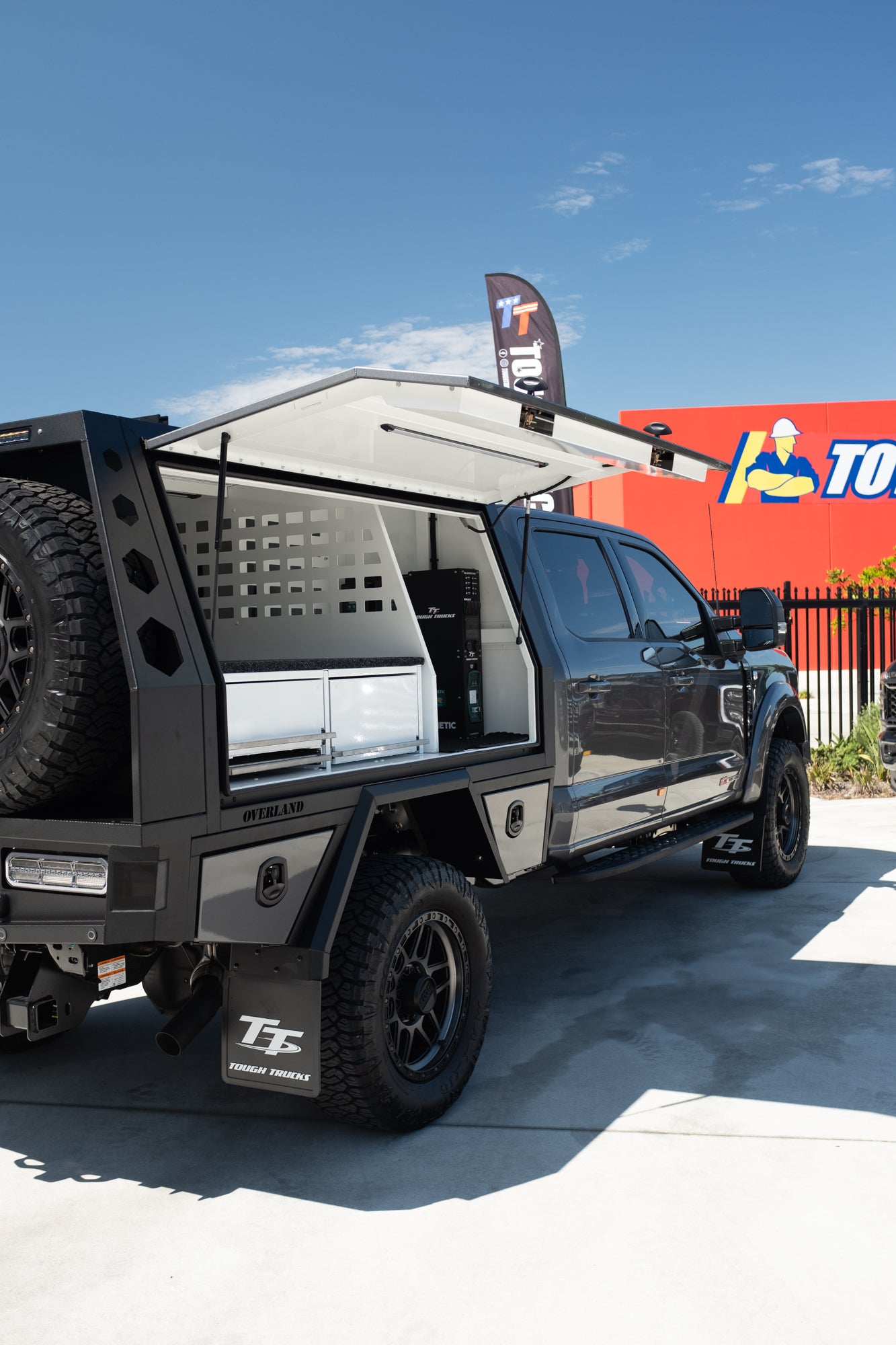 NEW 2023 F350 XLT TREMOR "OVERLAND PACKAGE" FACTORY 6-SEATER, CARBONIZED GREY (STOCK #TT0093).