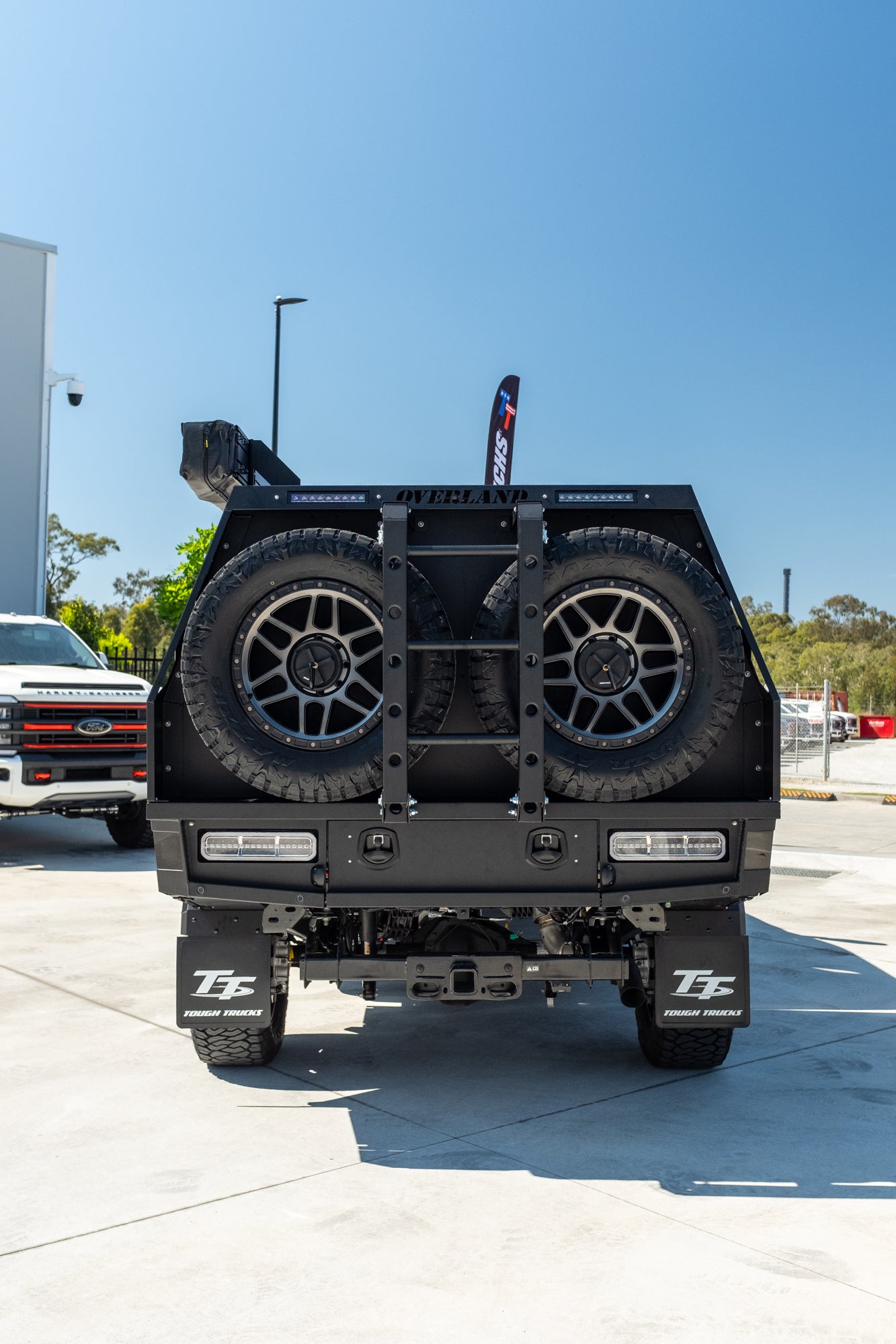 NEW 2023 F350 XLT TREMOR "OVERLAND PACKAGE" FACTORY 6-SEATER, CARBONIZED GREY (STOCK #TT0093).