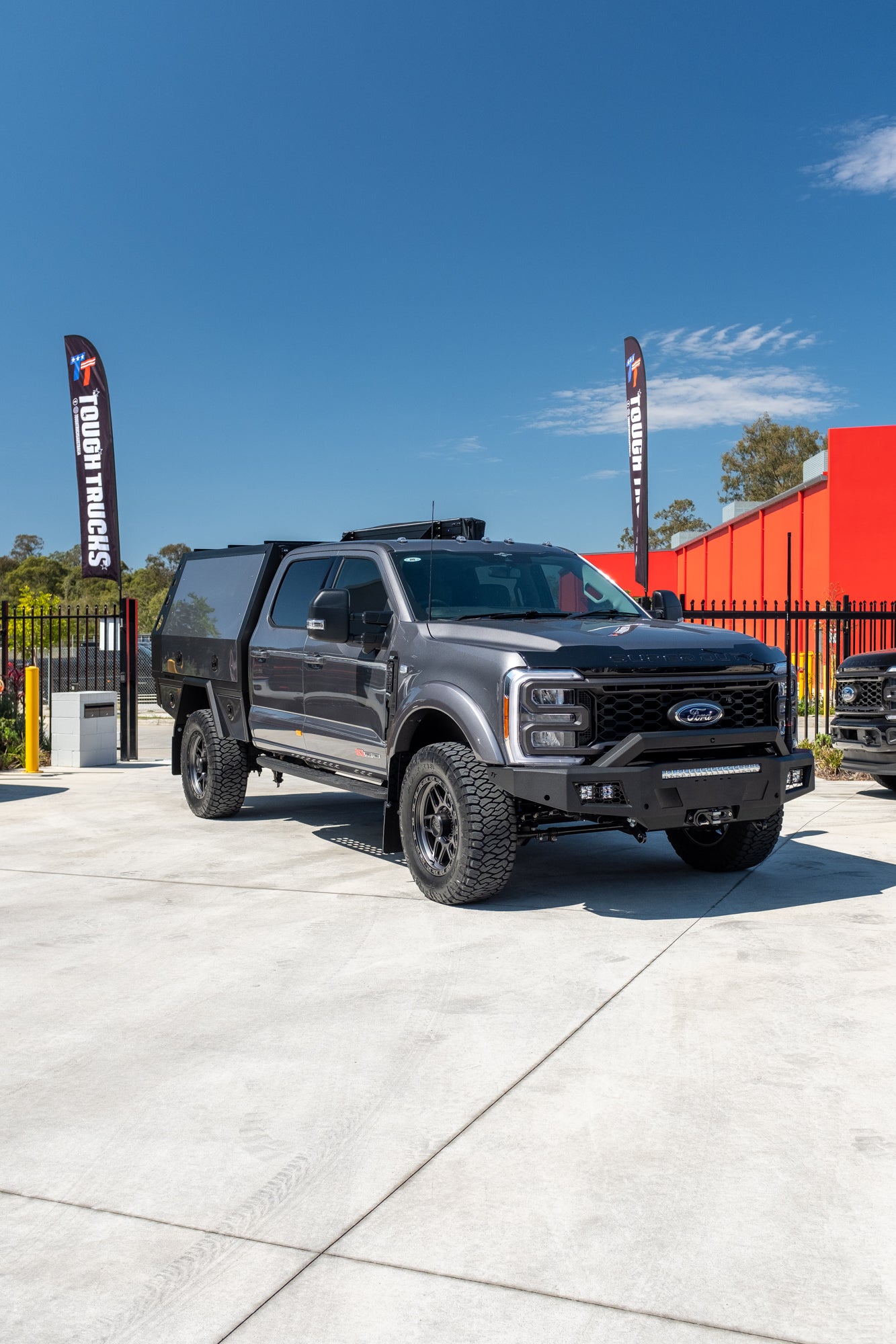 NEW 2023 F350 XLT TREMOR "OVERLAND PACKAGE" FACTORY 6-SEATER, CARBONIZED GREY (STOCK #TT0093).