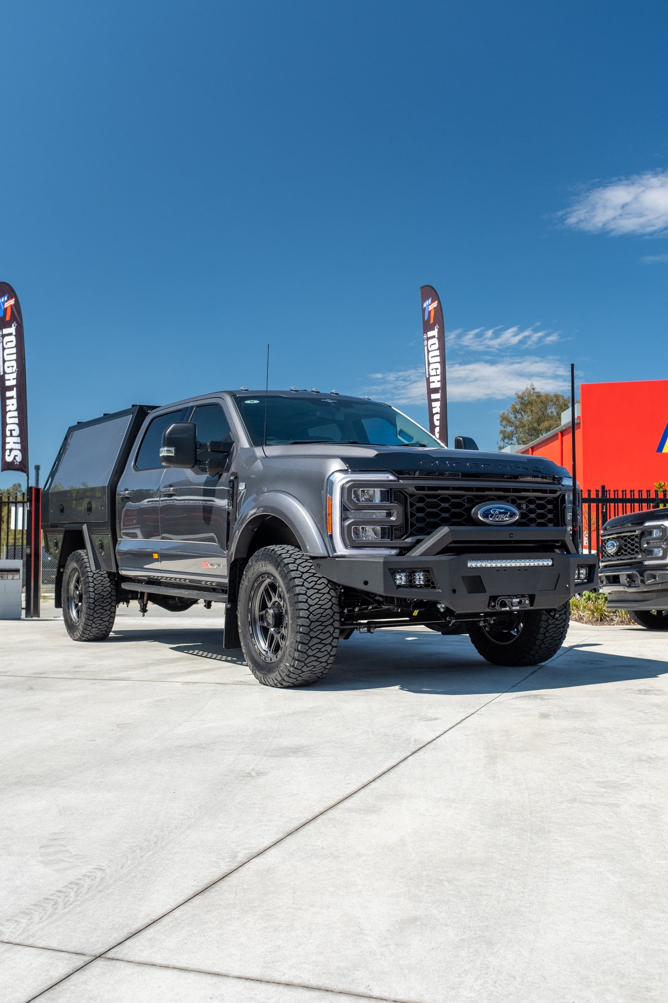 NEW 2023 F350 XLT TREMOR "OVERLAND PACKAGE" FACTORY 6-SEATER, CARBONIZED GREY (STOCK #TT0093).