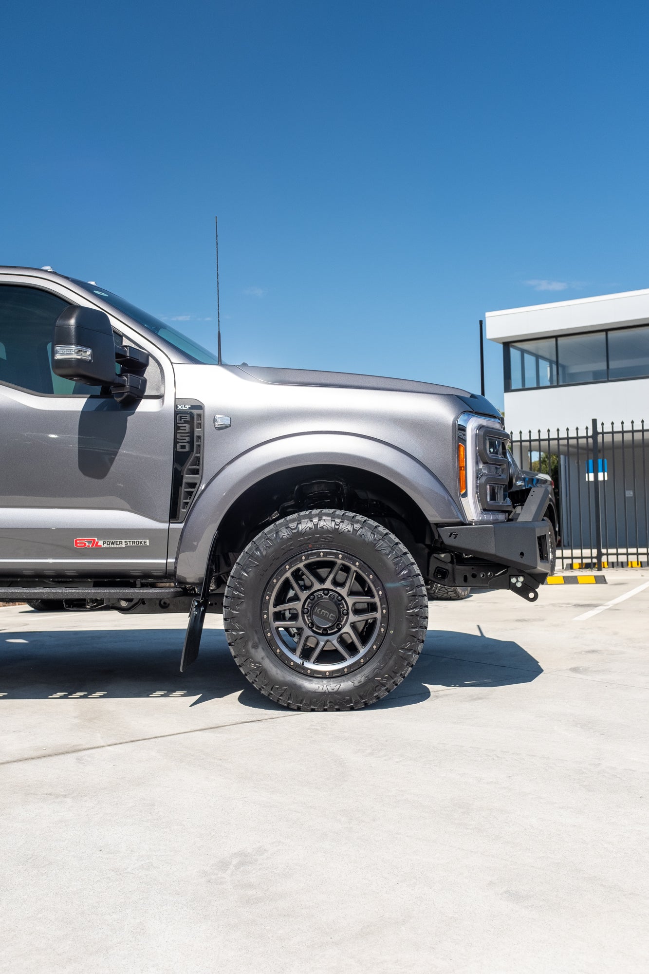 NEW 2023 F350 XLT TREMOR "OVERLAND PACKAGE" FACTORY 6-SEATER, CARBONIZED GREY (STOCK #TT0093).