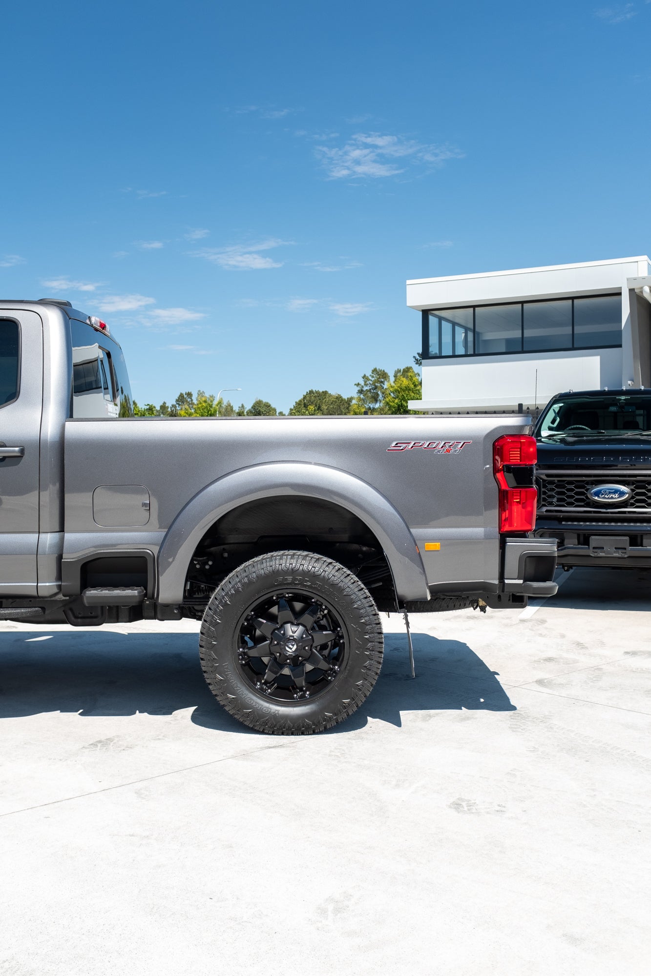 NEW 2023 F250 LARIAT 'PRIMARY PRODUCER PACKAGE' - 6 SEATER, CARBONIZED GREY (STOCK # 5024)