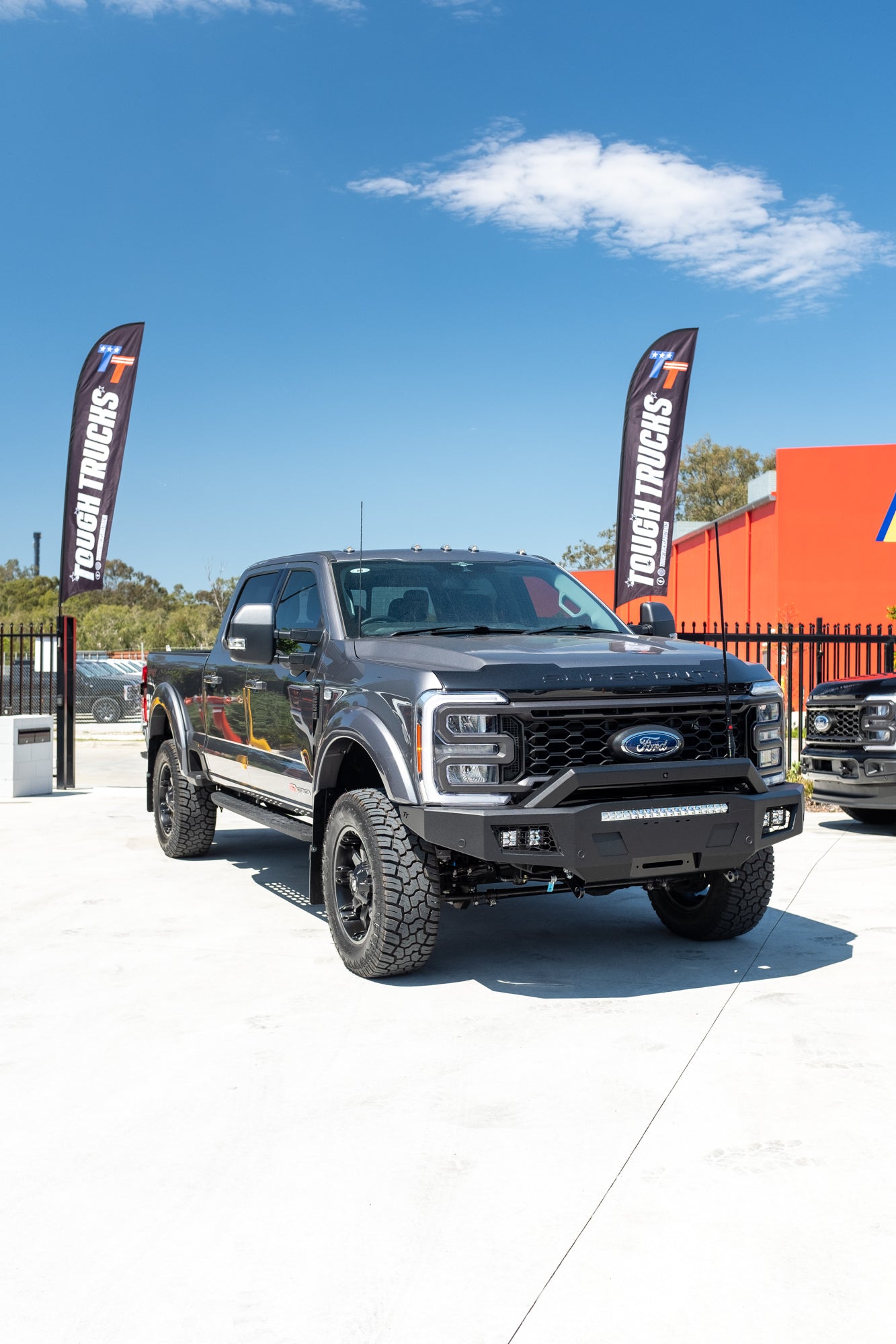 NEW 2023 F250 LARIAT 'PRIMARY PRODUCER PACKAGE' - 6 SEATER, CARBONIZED GREY (STOCK # 5024)