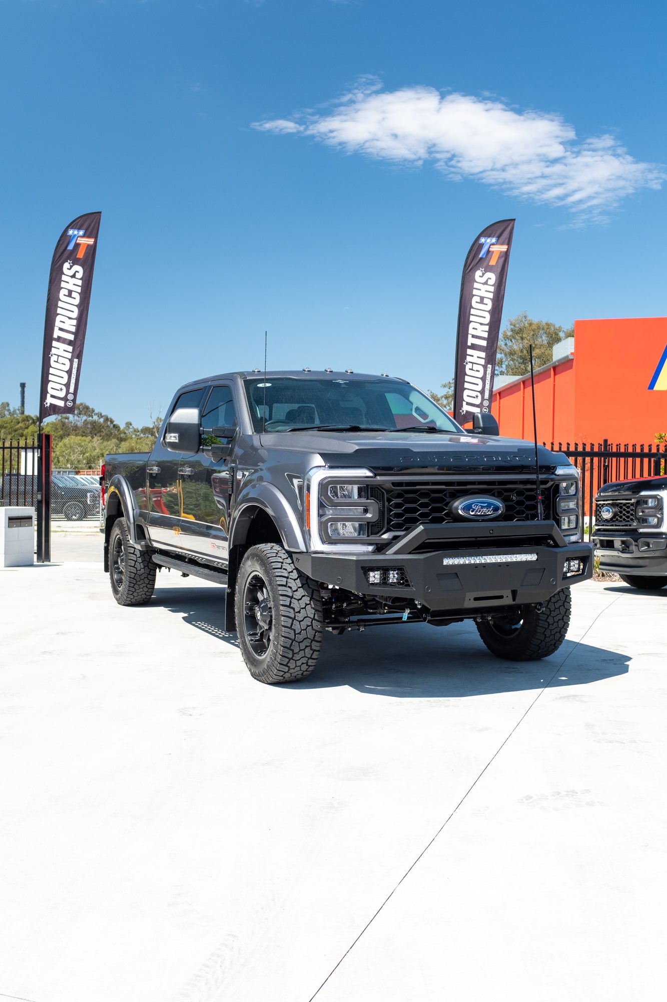 NEW 2023 F250 LARIAT 'PRIMARY PRODUCER PACKAGE' - 6 SEATER, CARBONIZED GREY (STOCK # 5024)