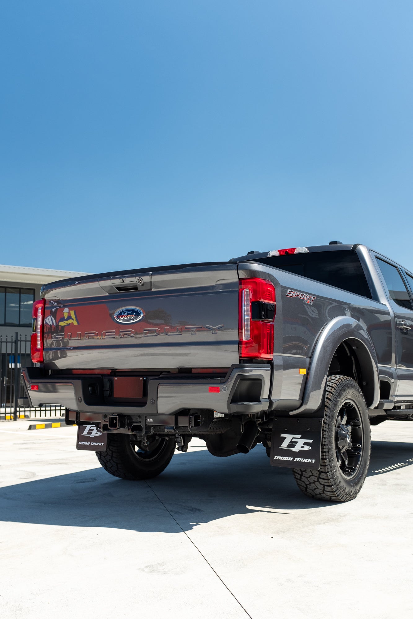 NEW 2023 F250 LARIAT 'PRIMARY PRODUCER PACKAGE' - 6 SEATER, CARBONIZED GREY (STOCK # 5024)