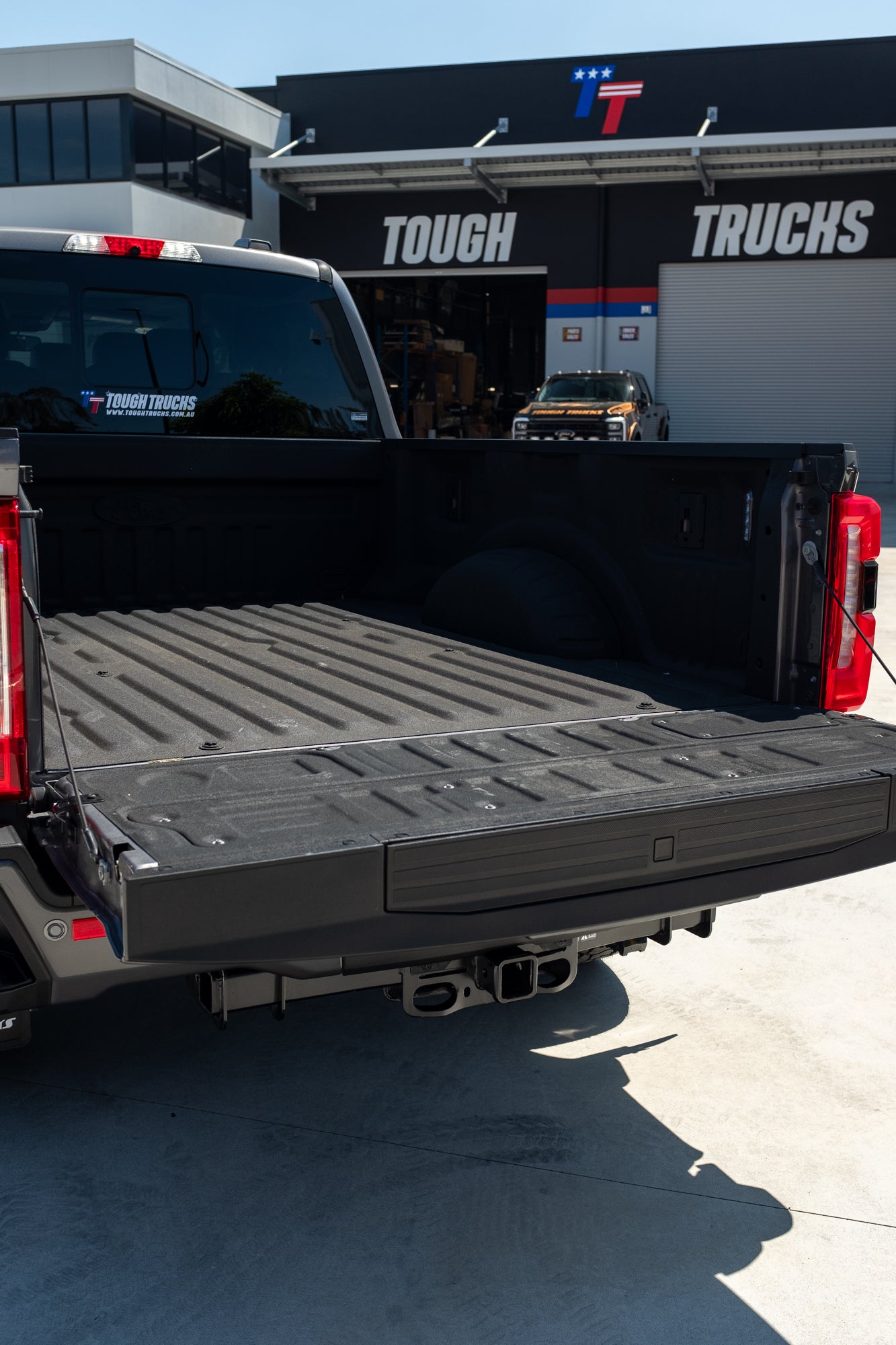 NEW 2023 F250 LARIAT 'PRIMARY PRODUCER PACKAGE' - 6 SEATER, CARBONIZED GREY (STOCK # 5024)