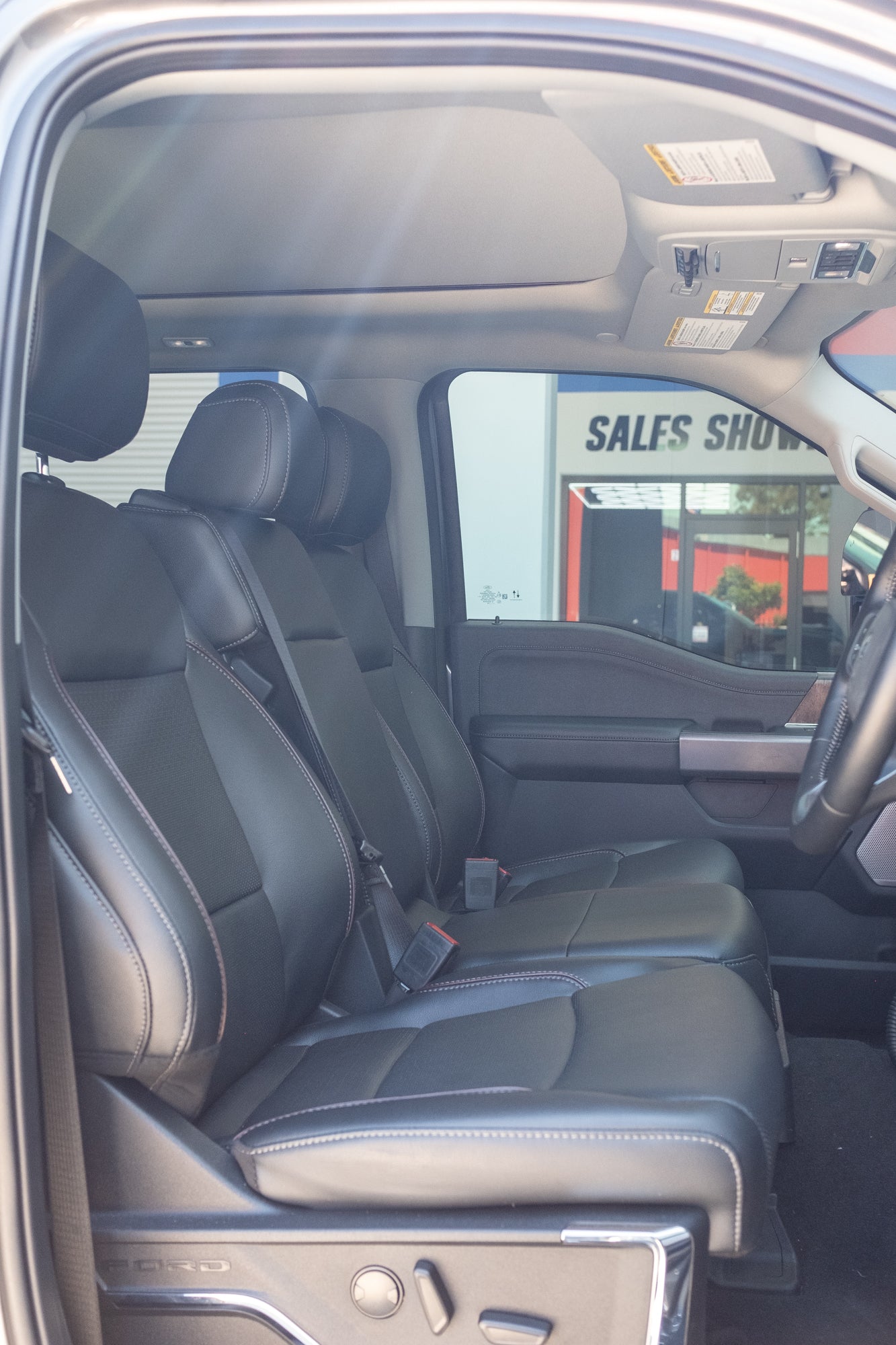 NEW 2023 F250 LARIAT 'PRIMARY PRODUCER PACKAGE' - 6 SEATER, CARBONIZED GREY (STOCK # 5024)